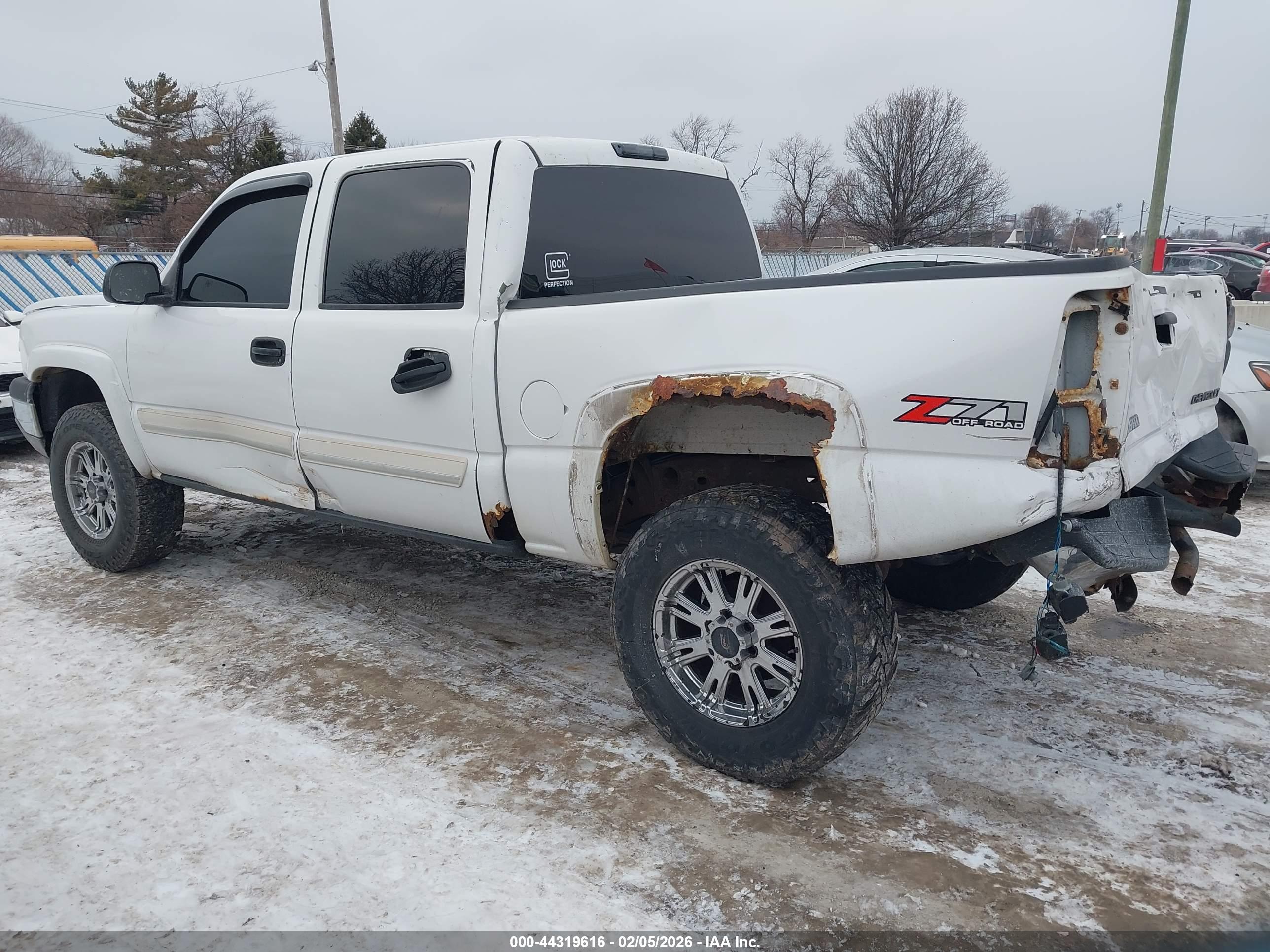 CHEVROLET SILVERADO image 3