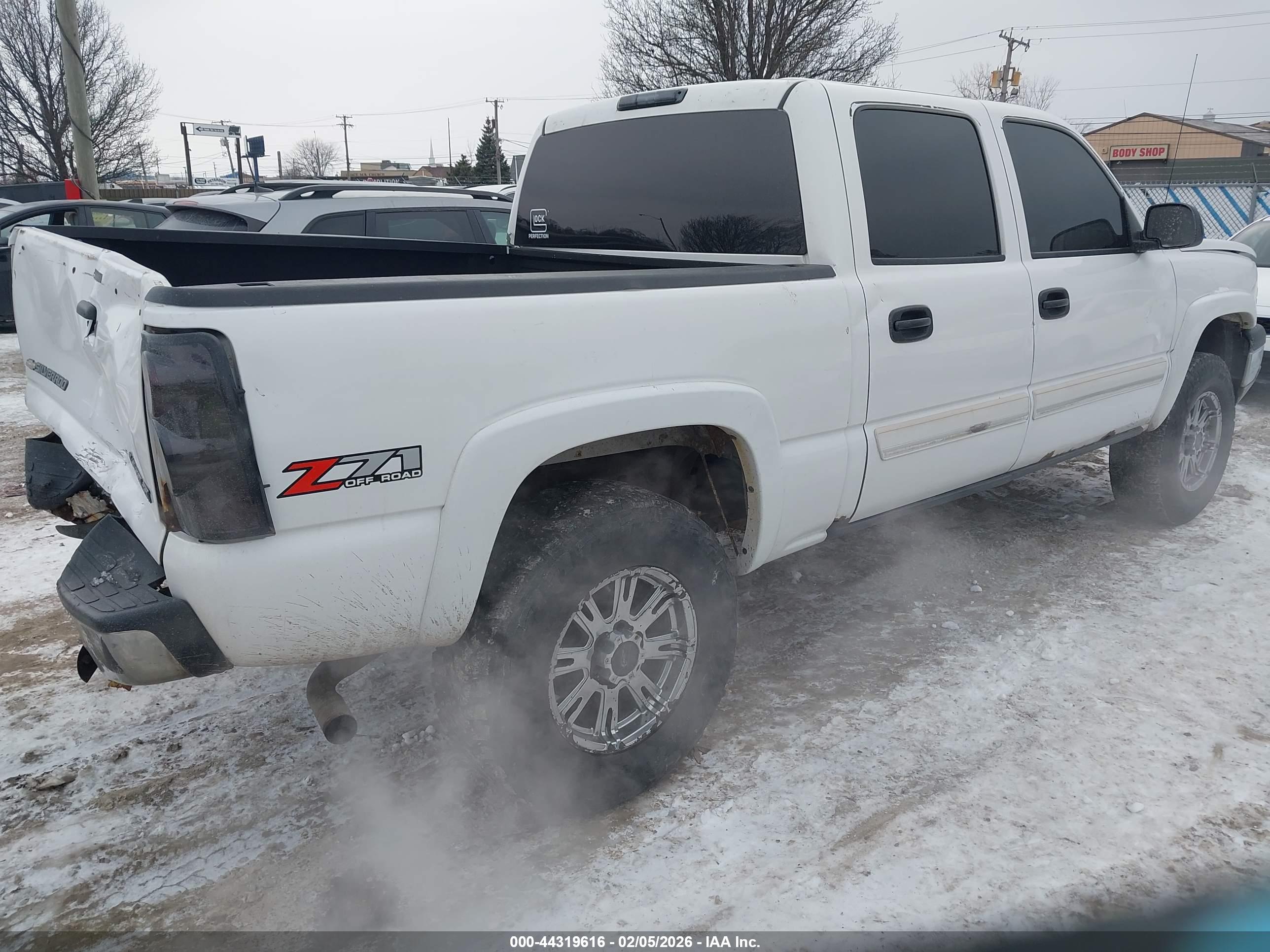 CHEVROLET SILVERADO image 4