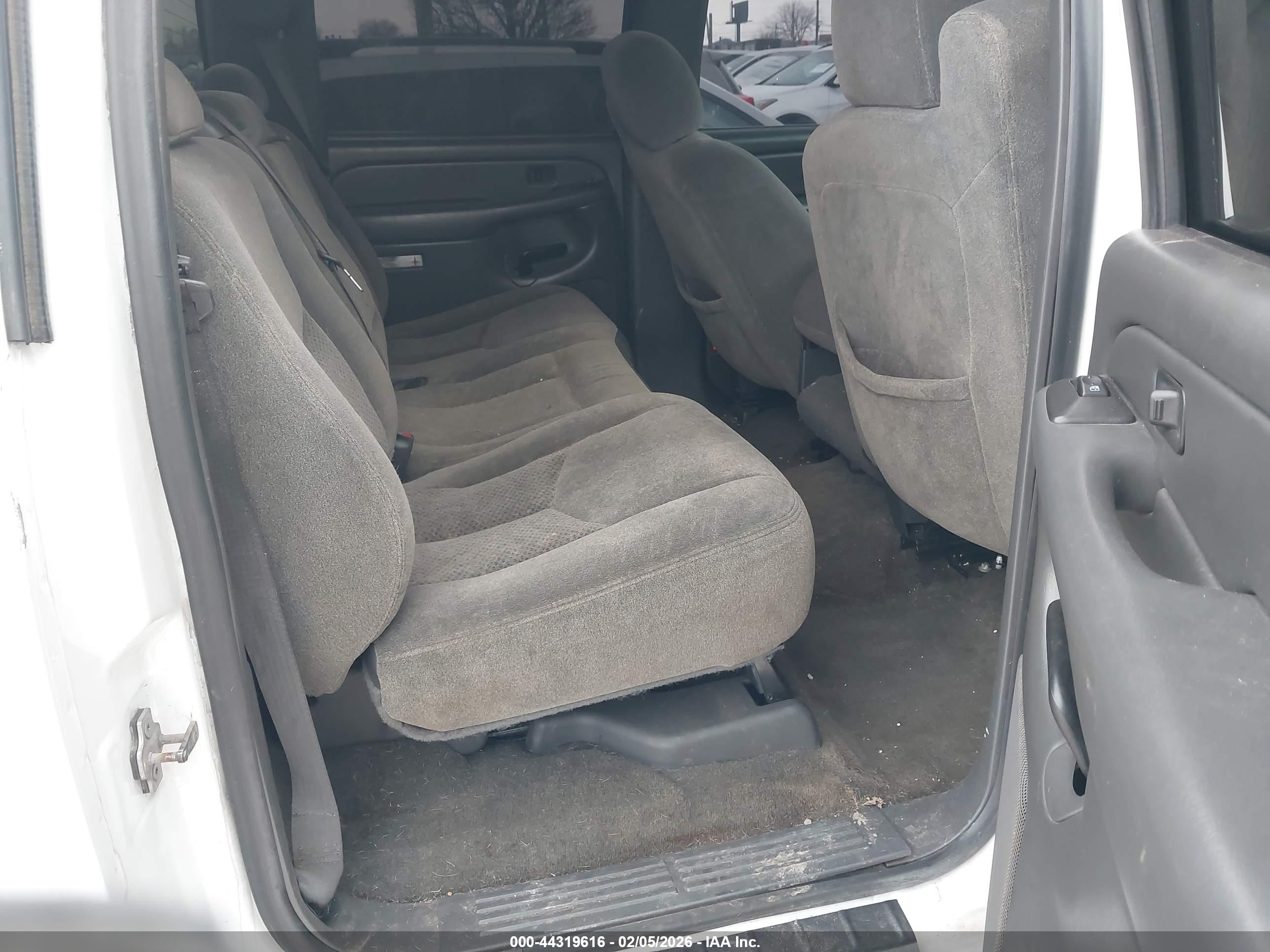 CHEVROLET SILVERADO image 8