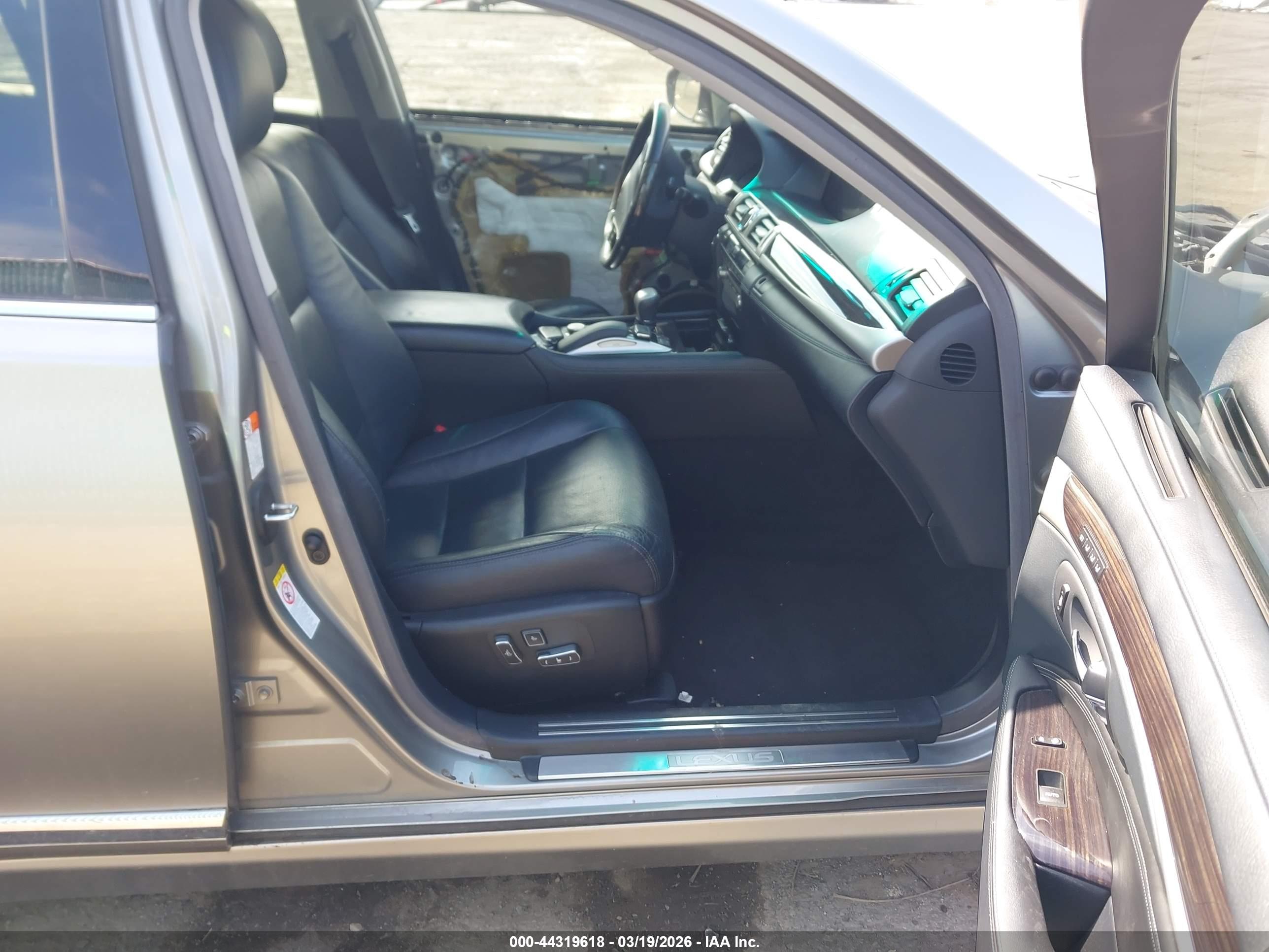 LEXUS LS image 5