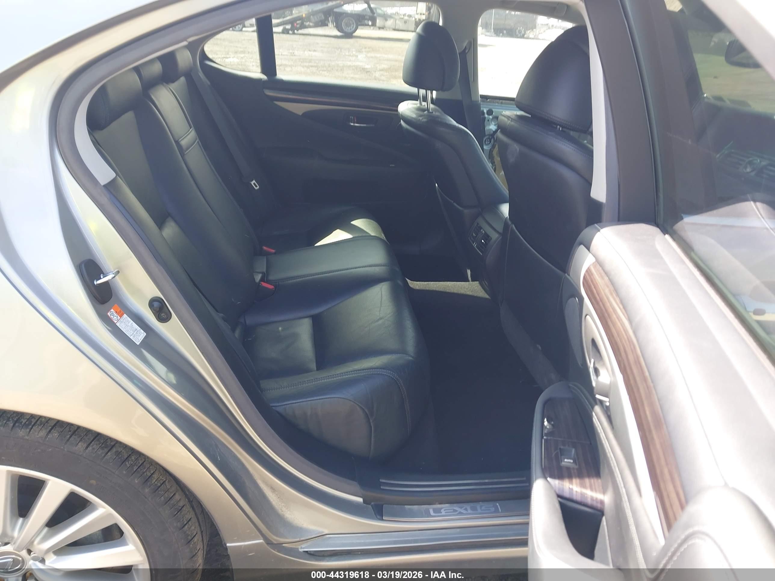 LEXUS LS image 8