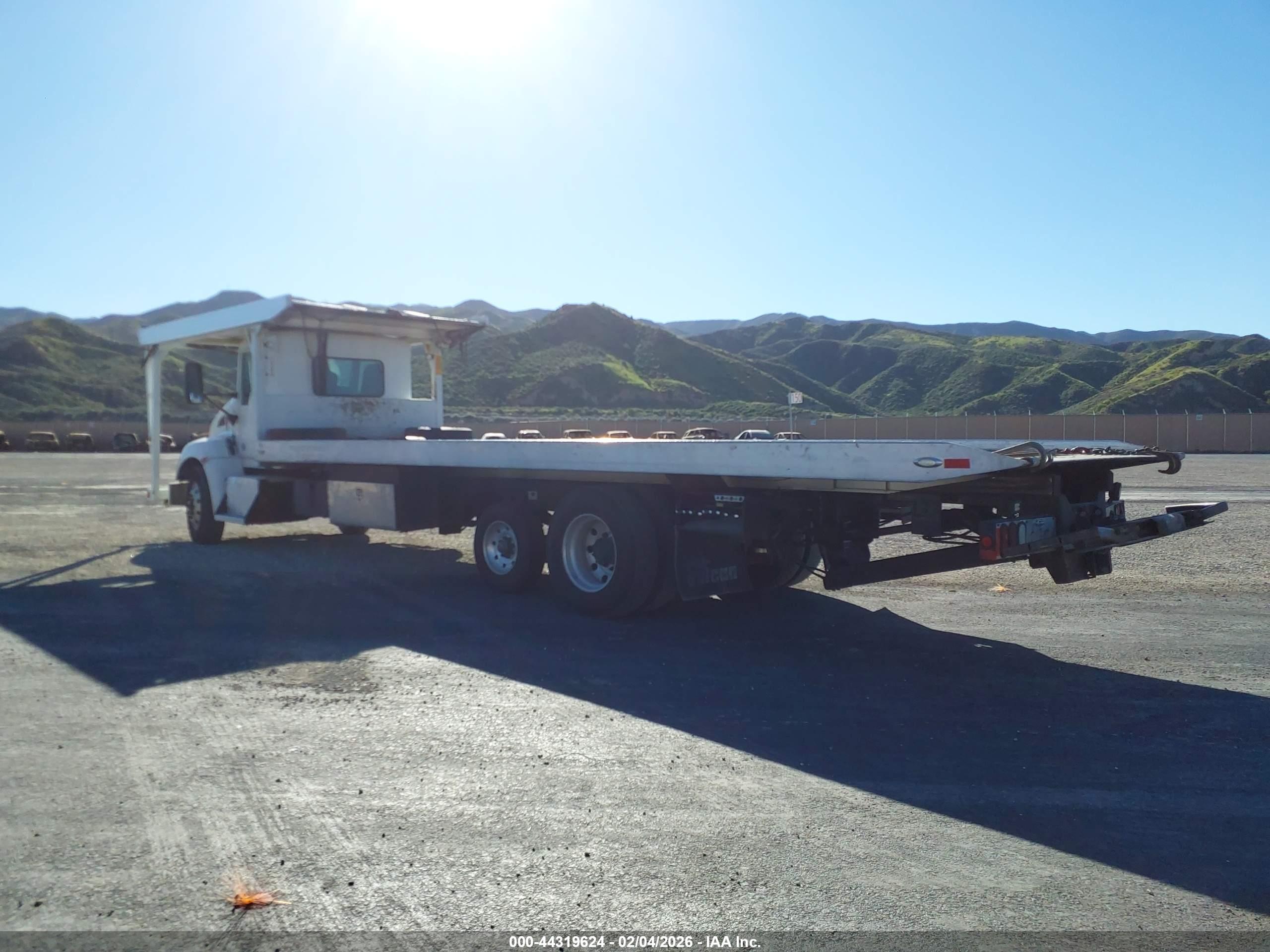 KENWORTH CONSTRUCTION image 3