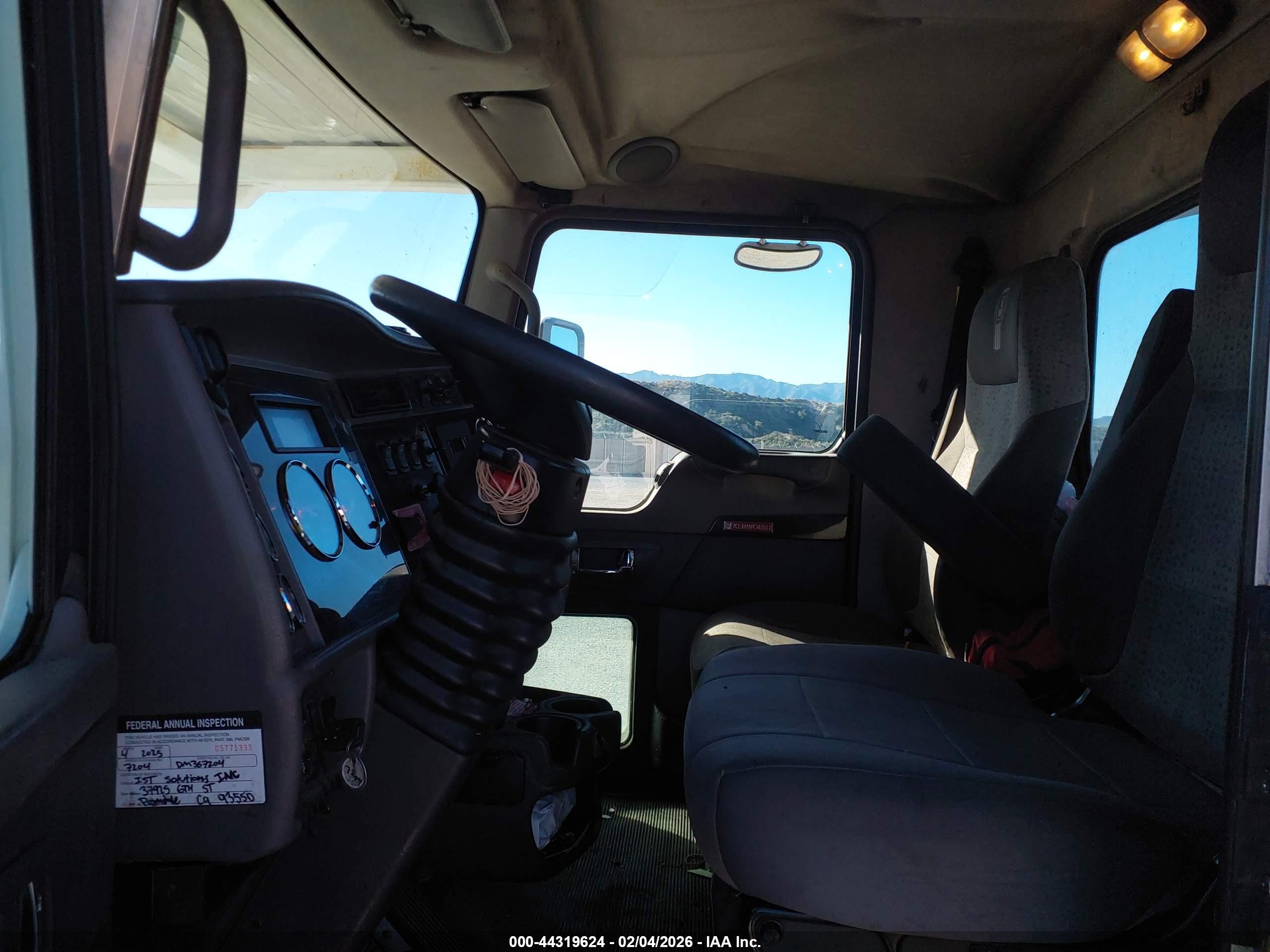 KENWORTH CONSTRUCTION image 8