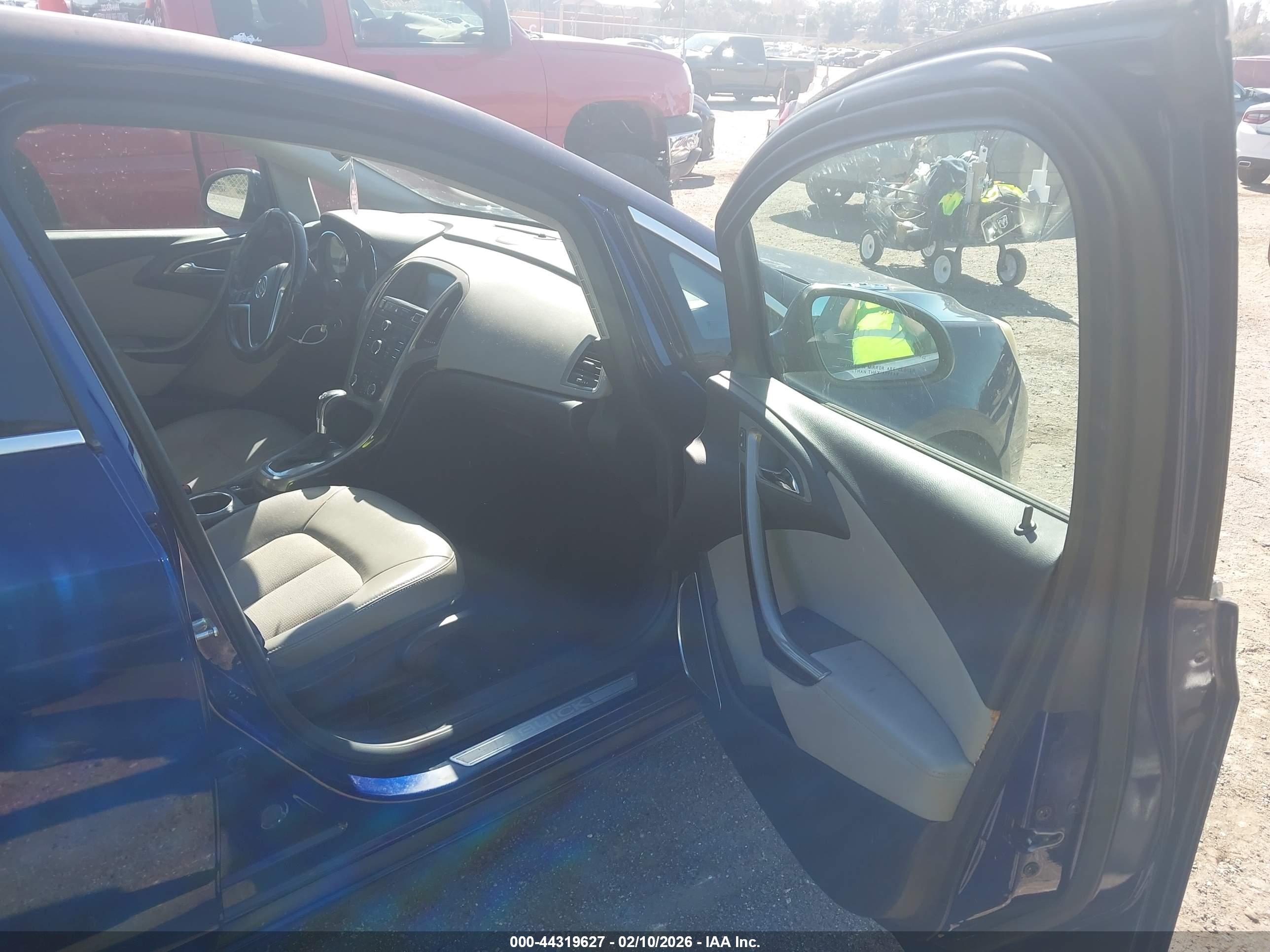 BUICK VERANO image 5
