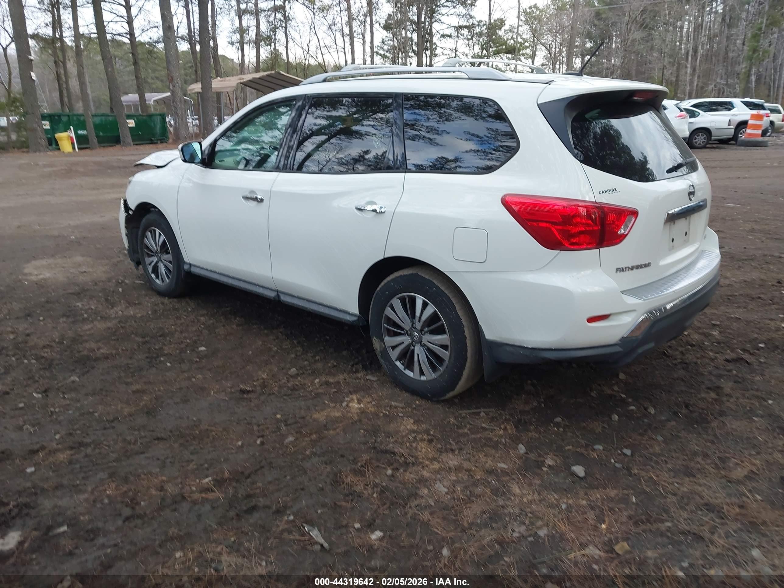 NISSAN PATHFINDER image 3