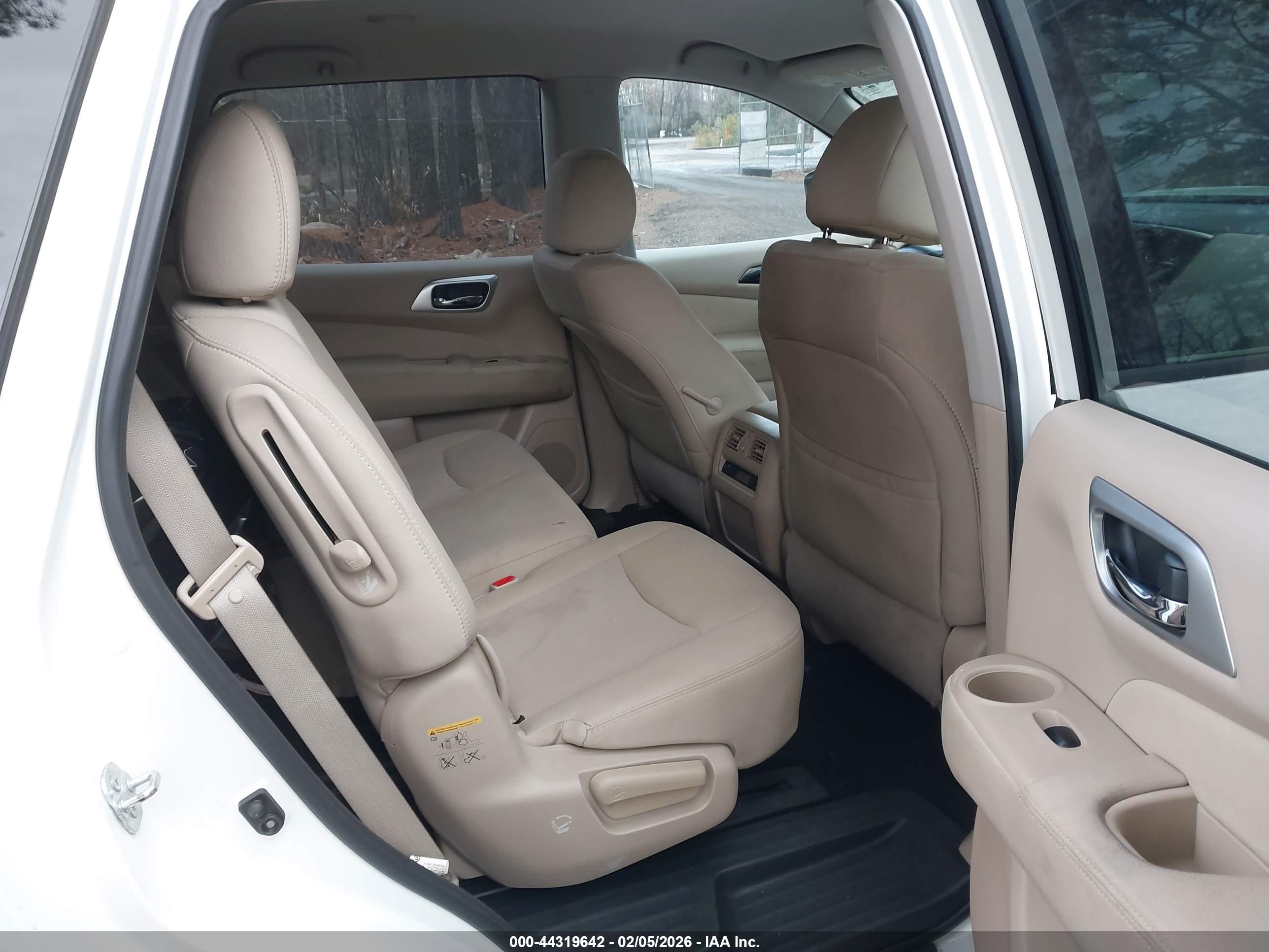 NISSAN PATHFINDER image 8