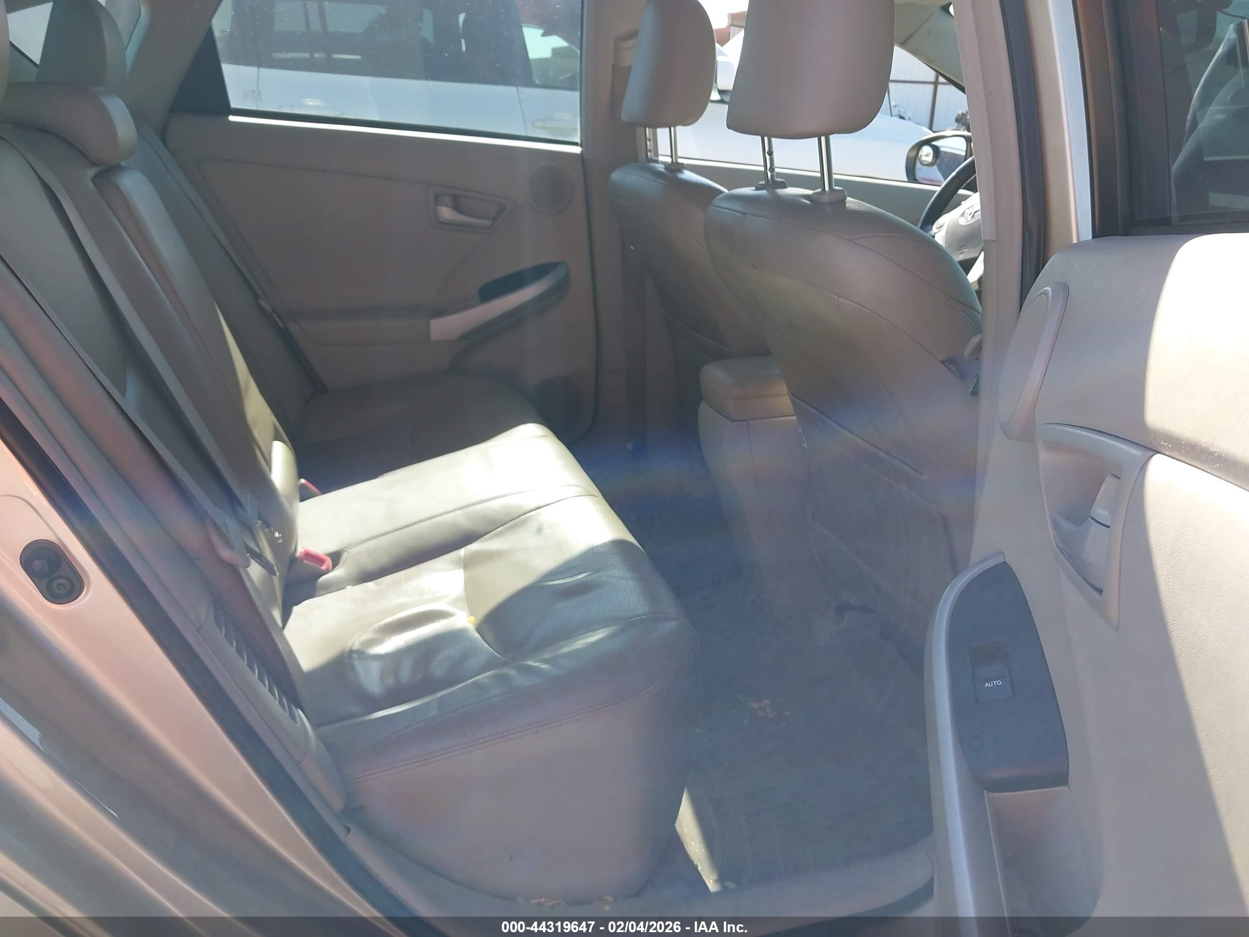TOYOTA PRIUS image 8