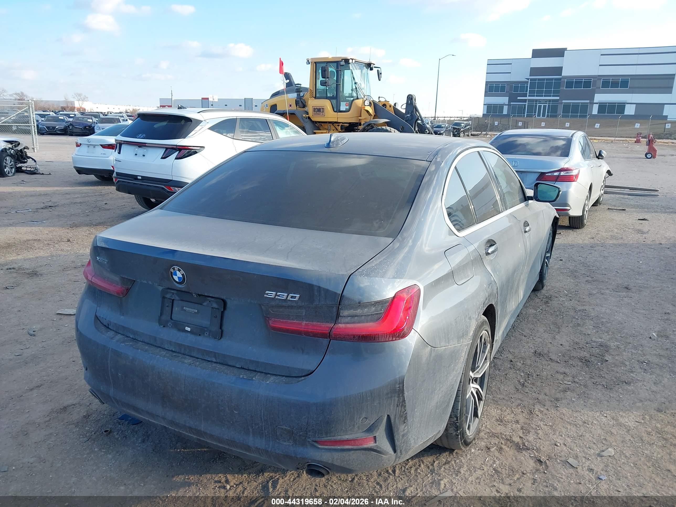 BMW 330I image 4