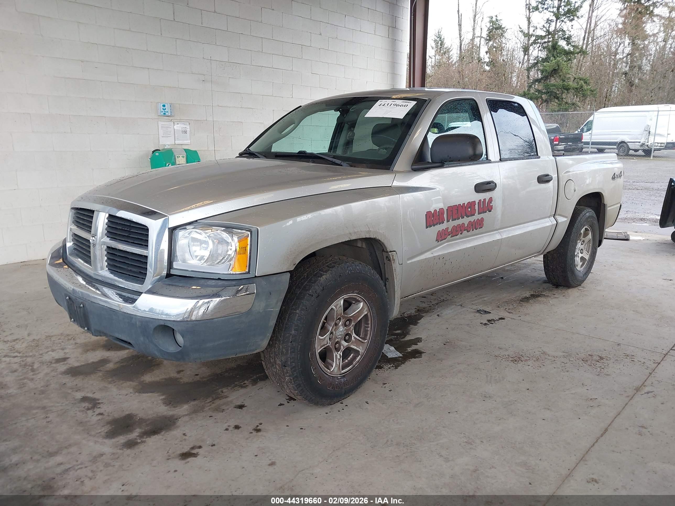 DODGE DAKOTA image 2