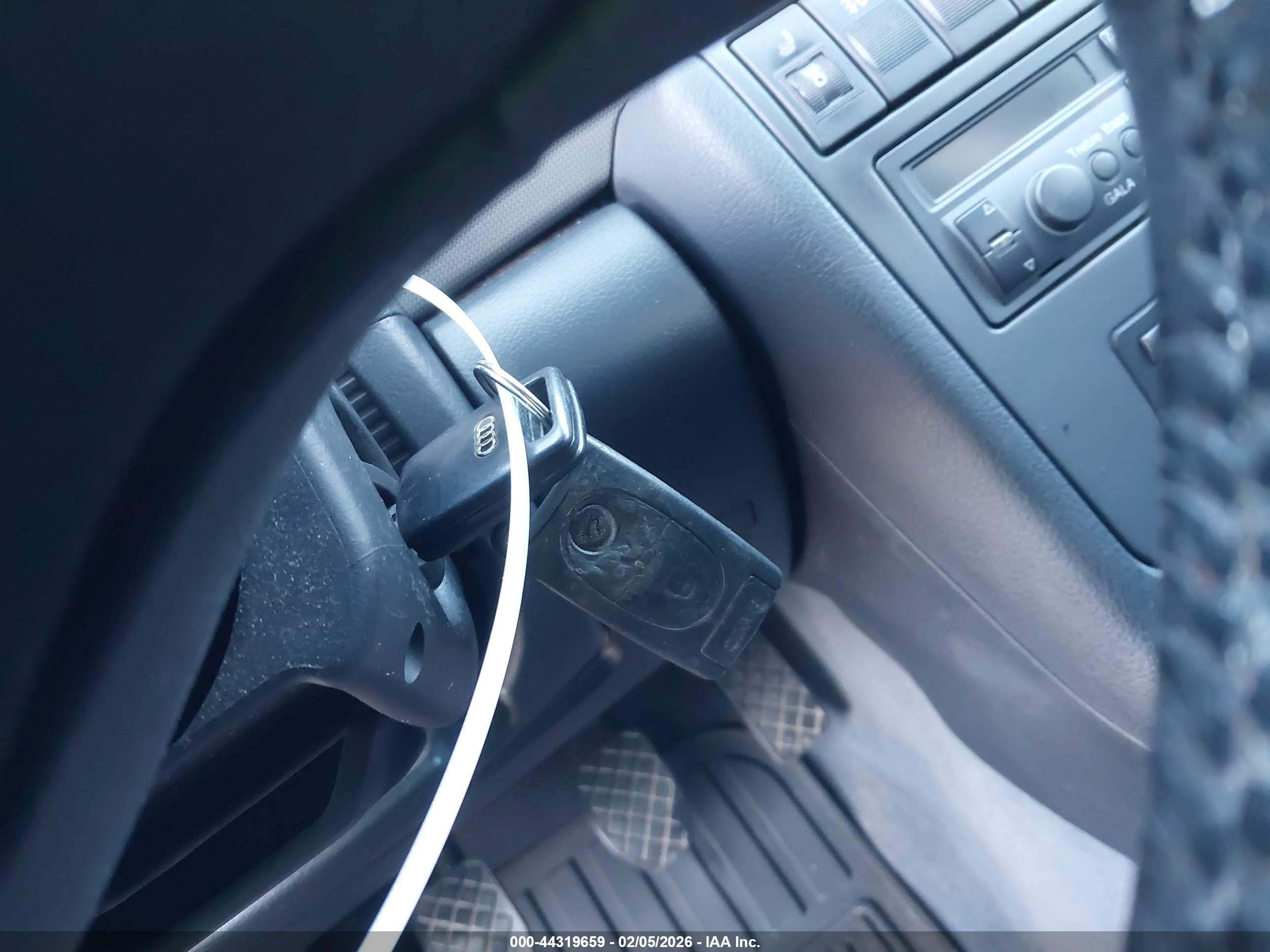 AUDI A4 image 11