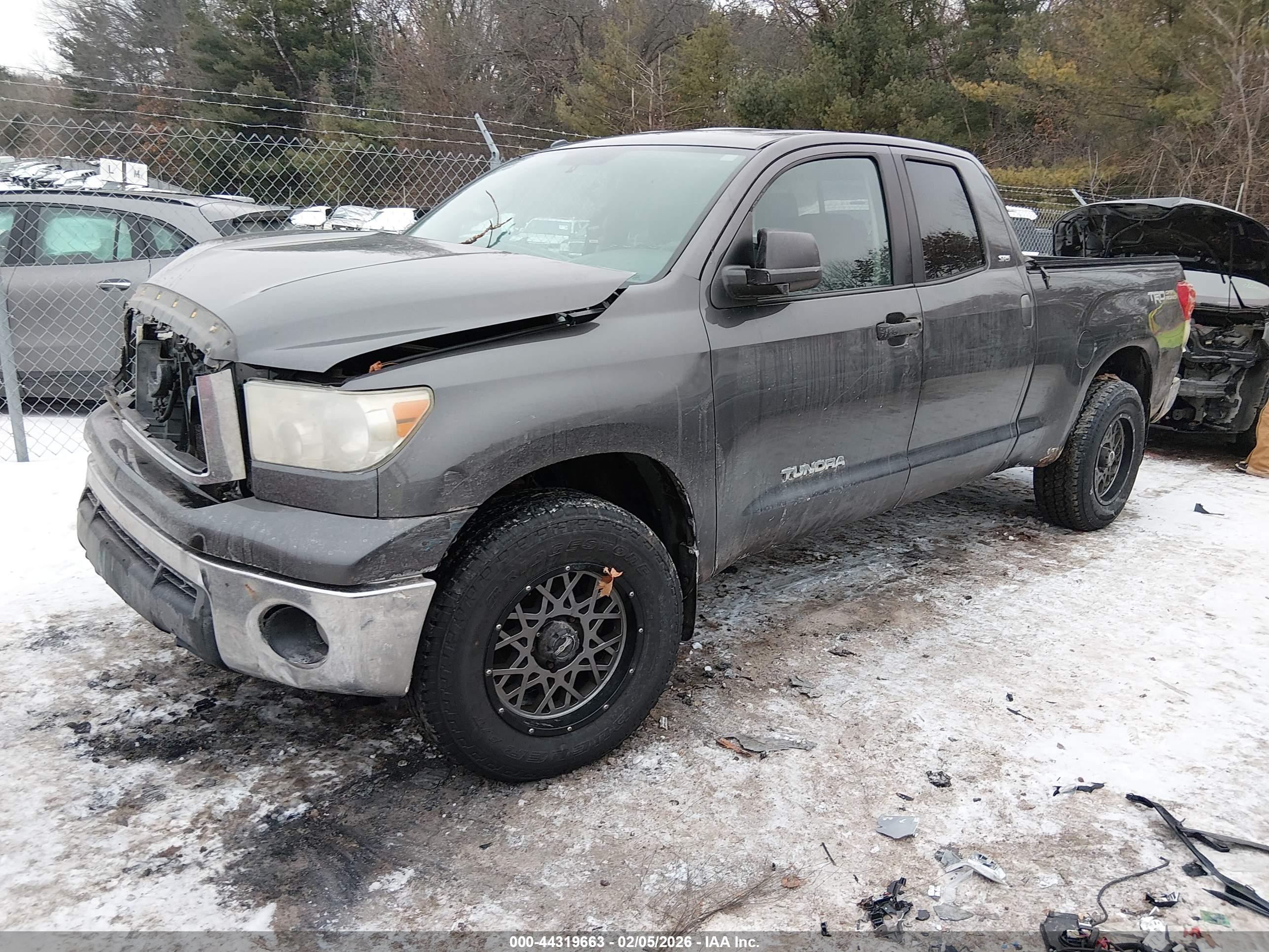 TOYOTA TUNDRA image 2