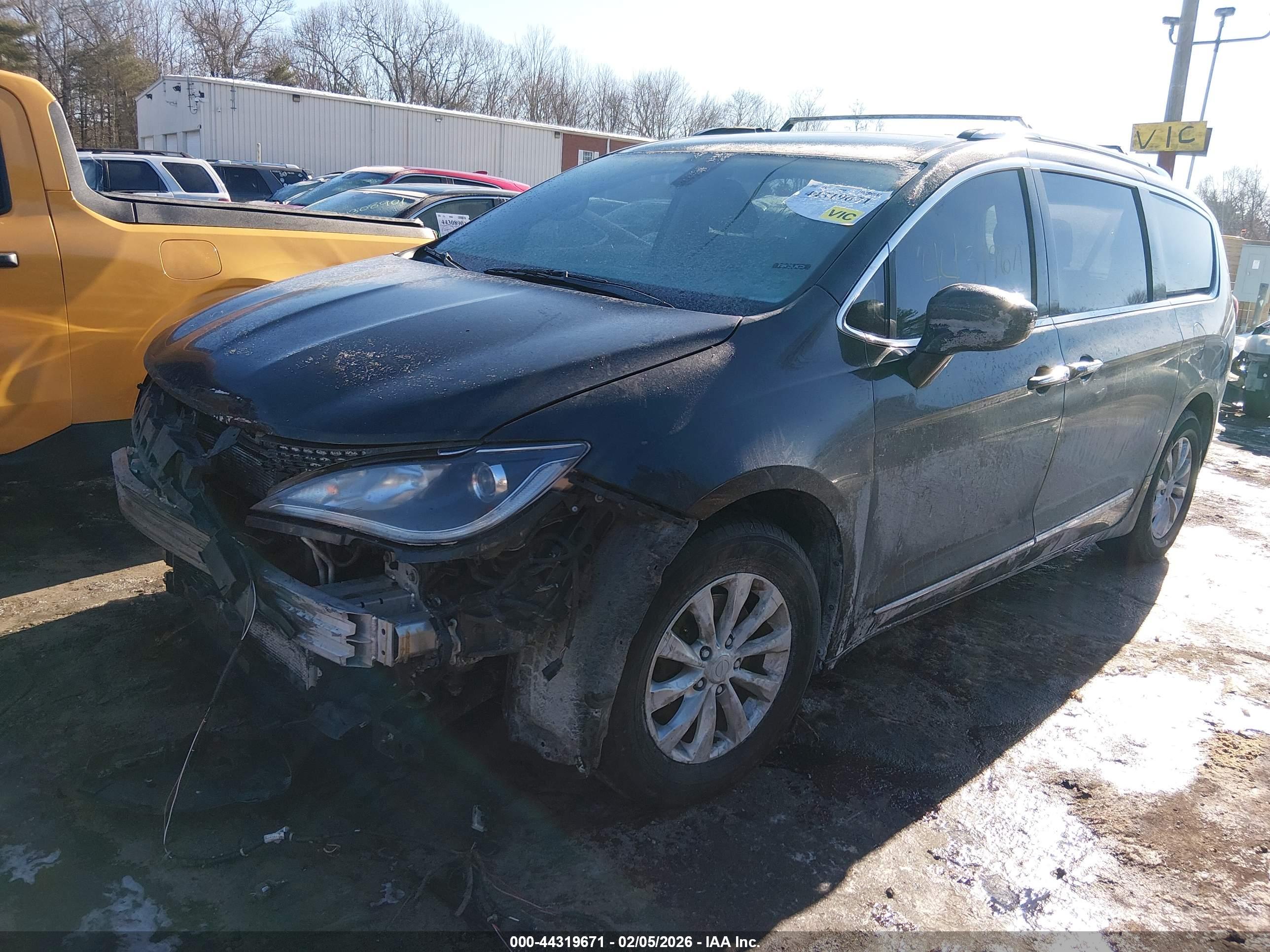 CHRYSLER PACIFICA image 2