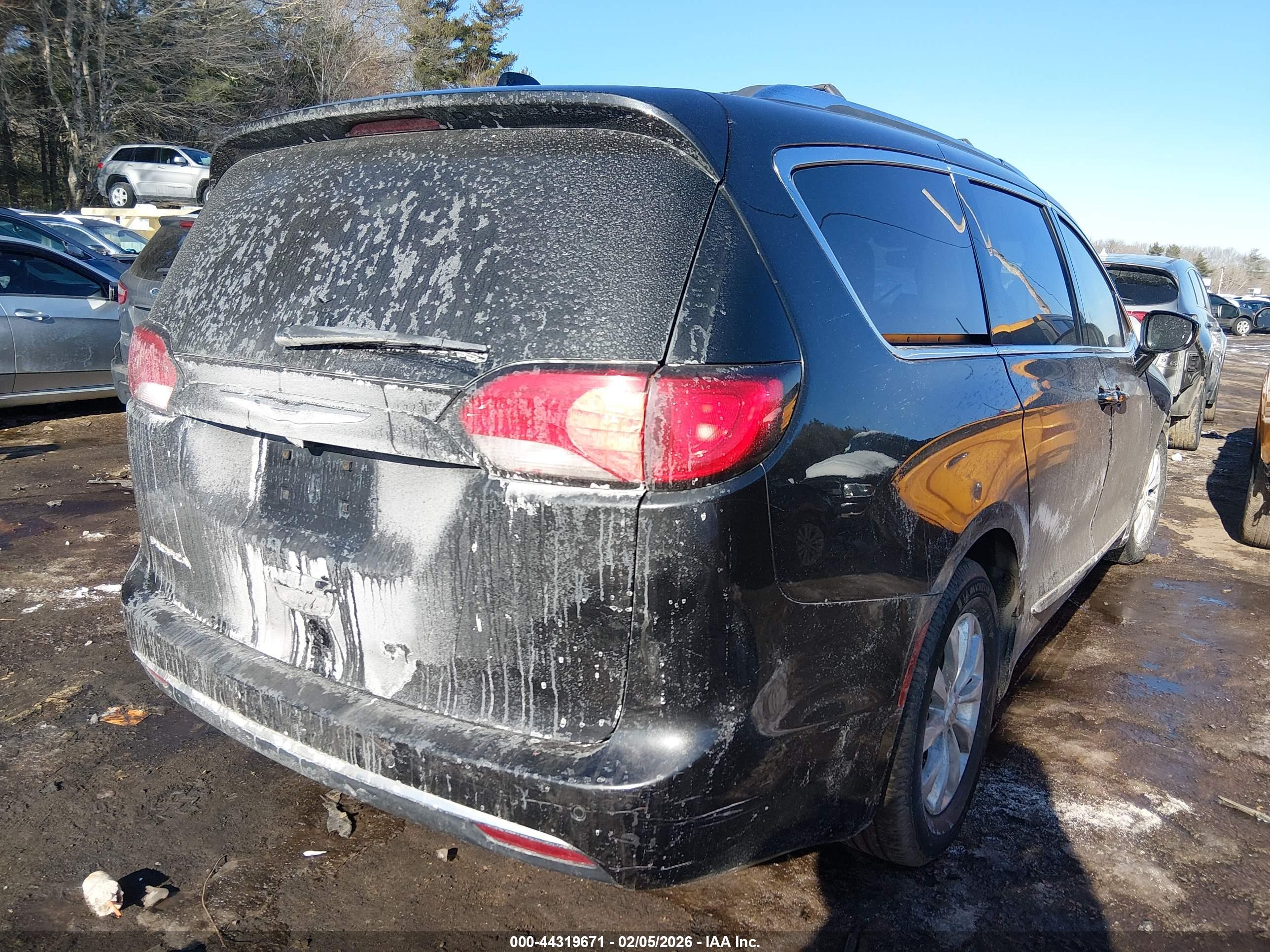 CHRYSLER PACIFICA image 4