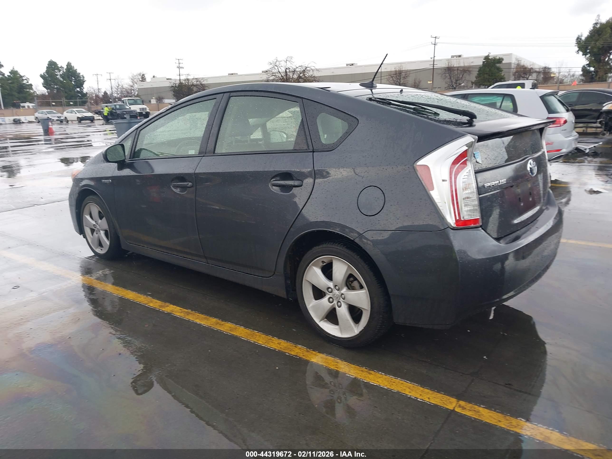 TOYOTA PRIUS image 3