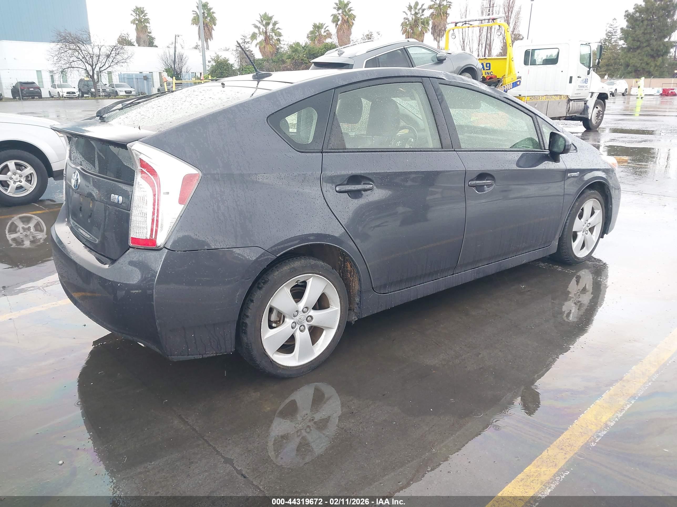 TOYOTA PRIUS image 4