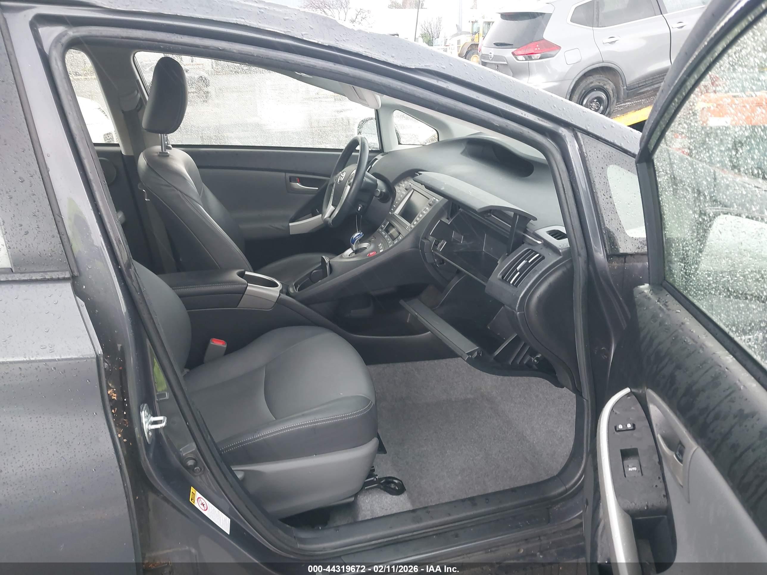 TOYOTA PRIUS image 5