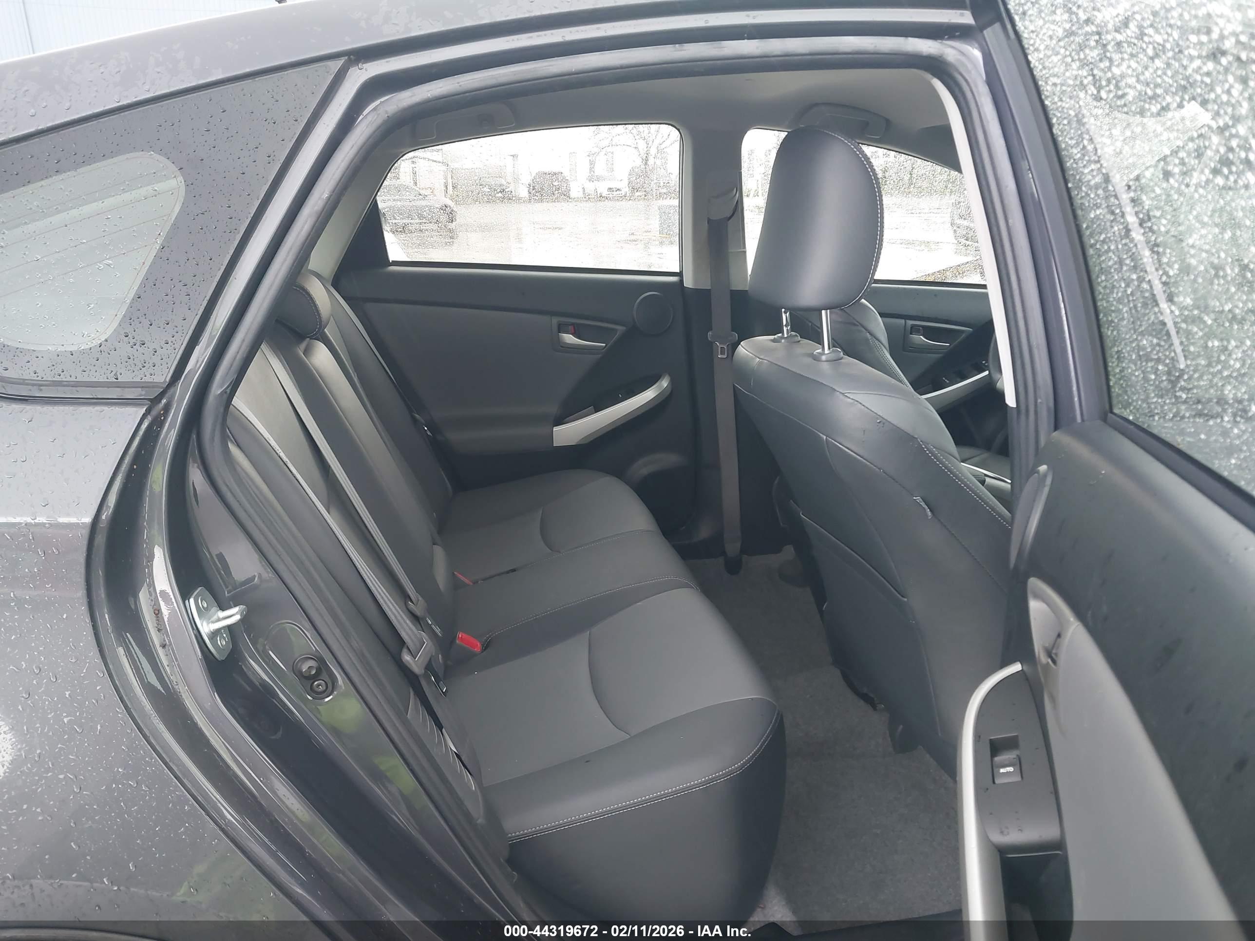 TOYOTA PRIUS image 8