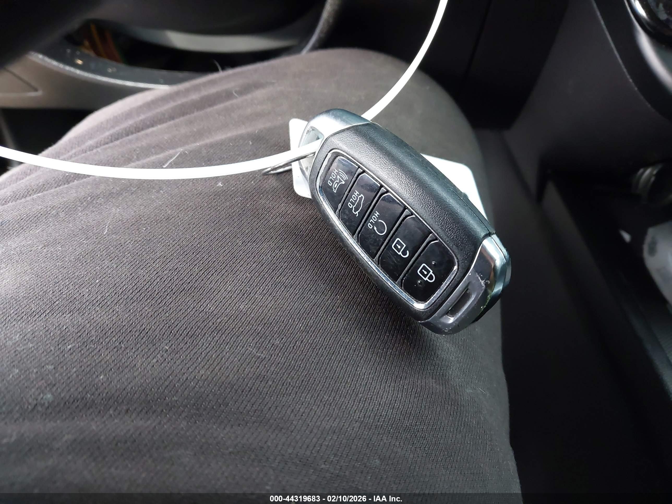 HYUNDAI ELANTRA image 11