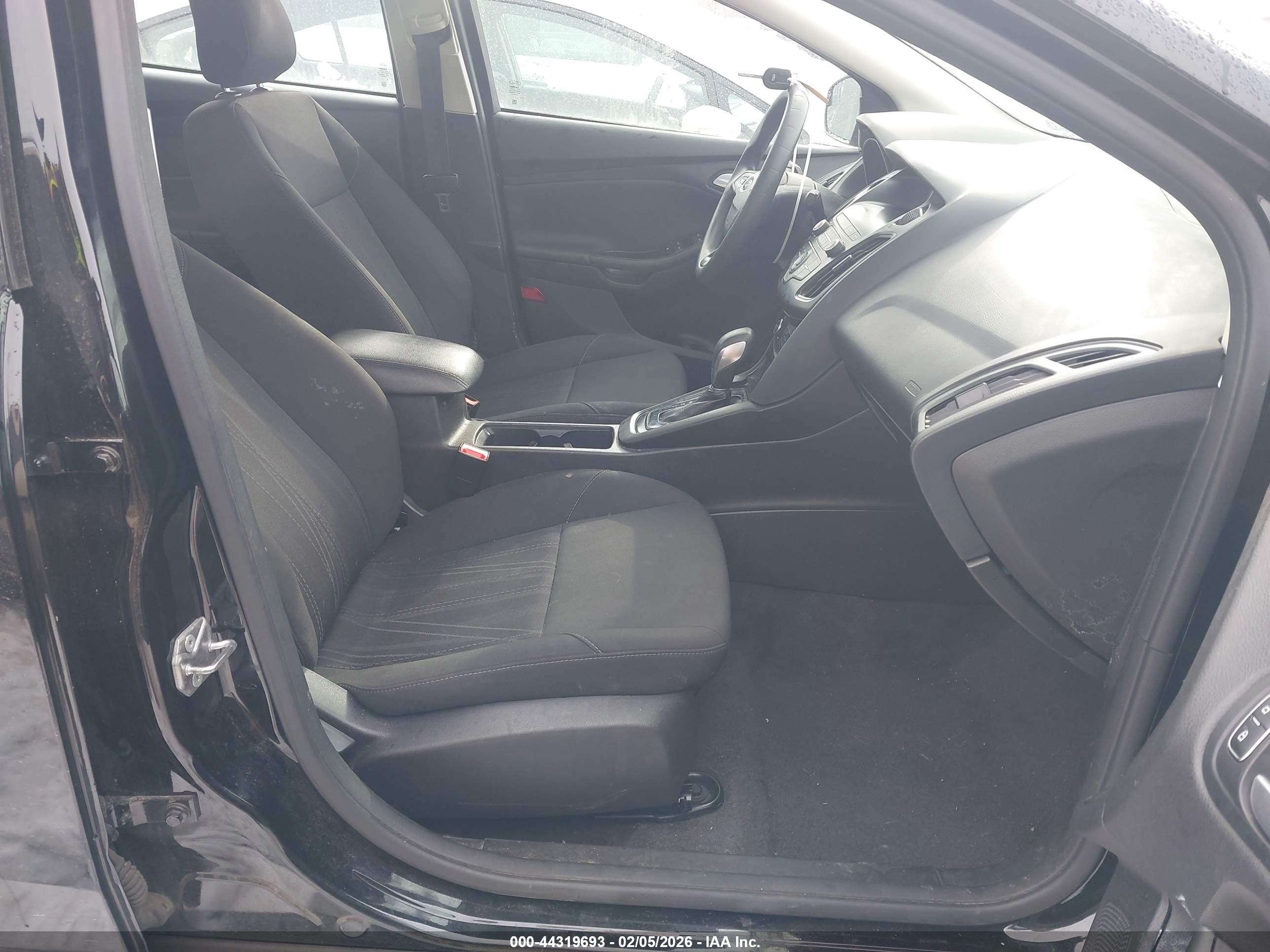 FORD FOCUS image 5