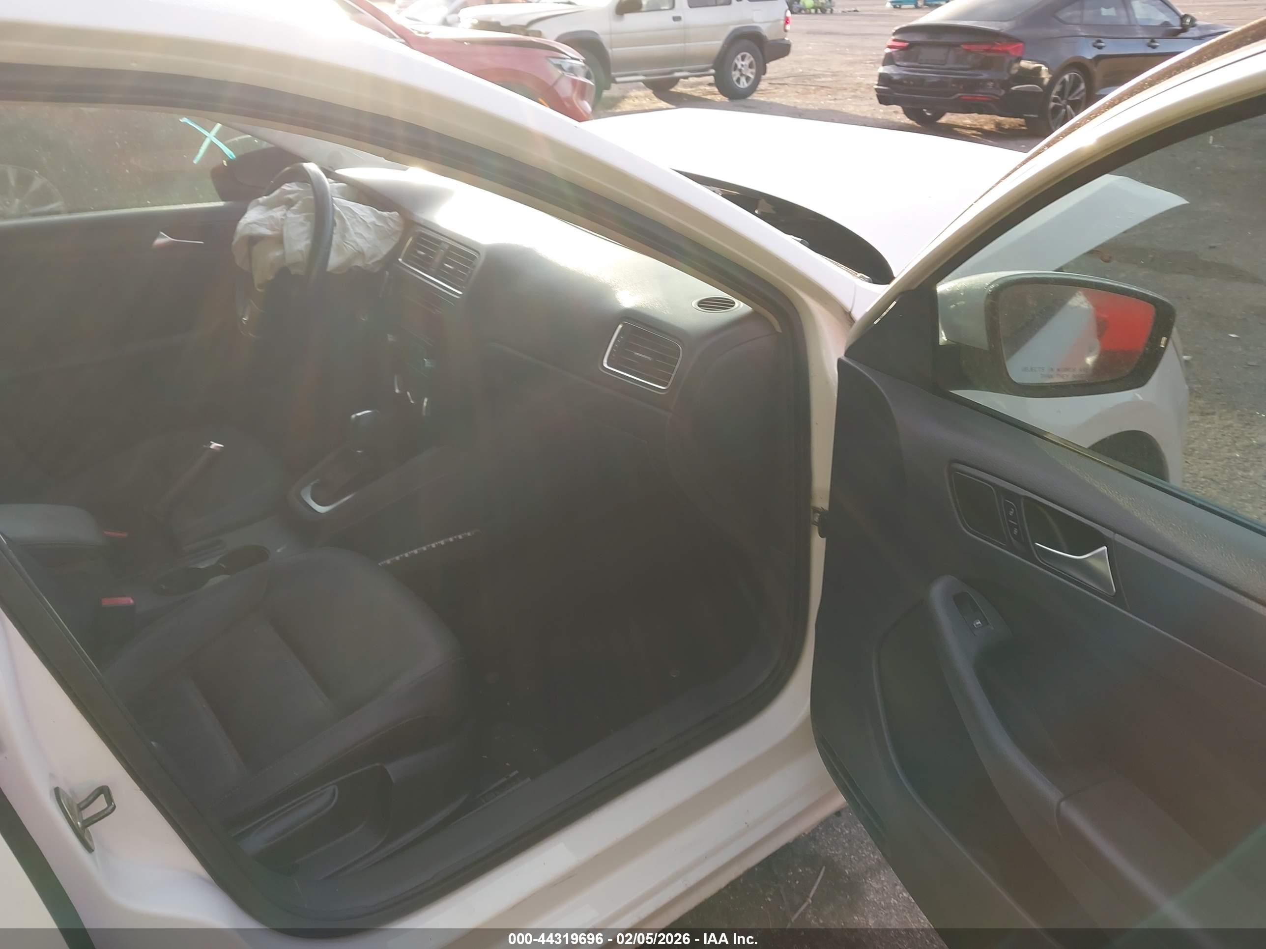 VOLKSWAGEN JETTA image 5