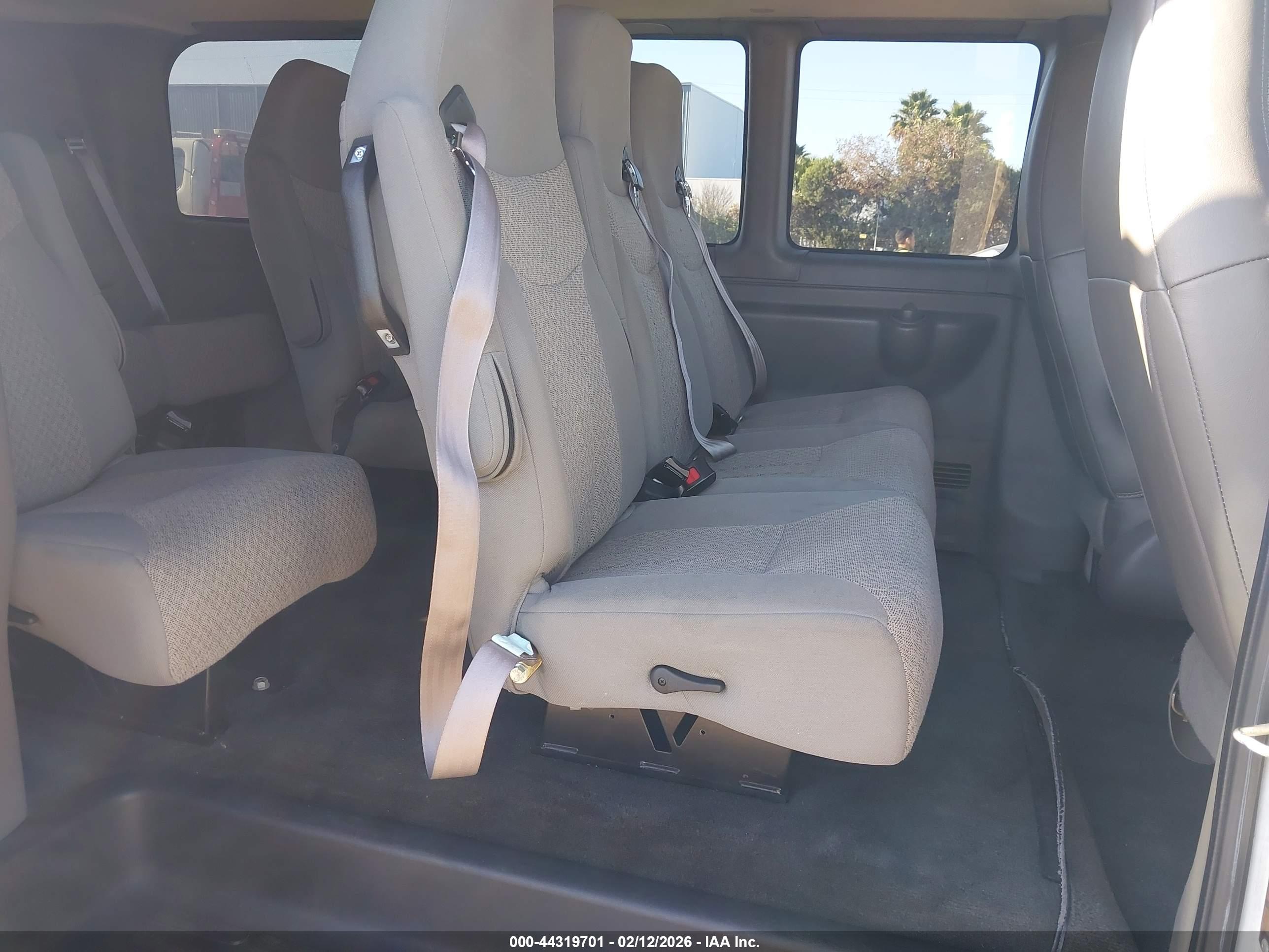 CHEVROLET EXPRESS image 8