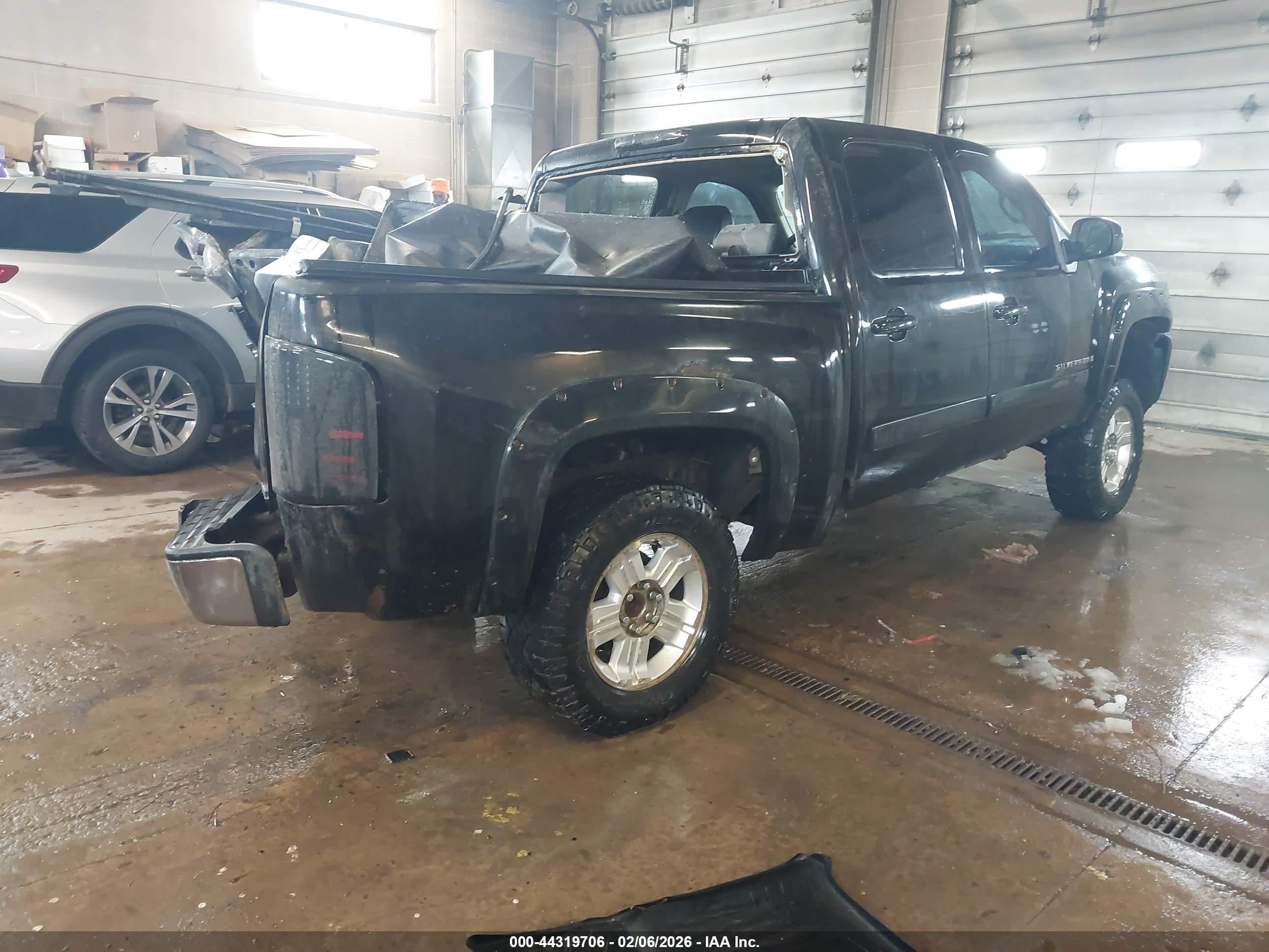 CHEVROLET SILVERADO image 4