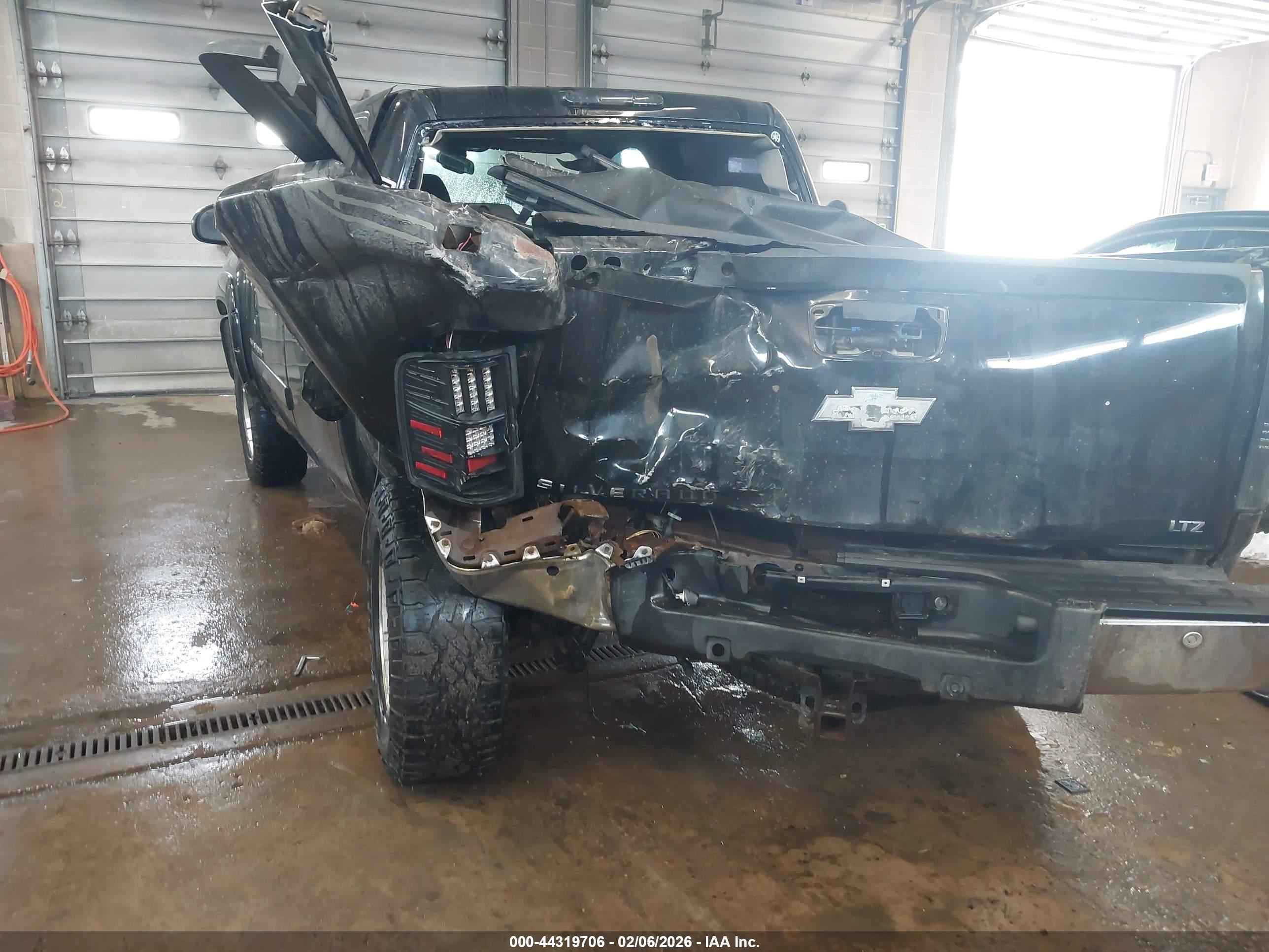 CHEVROLET SILVERADO image 6
