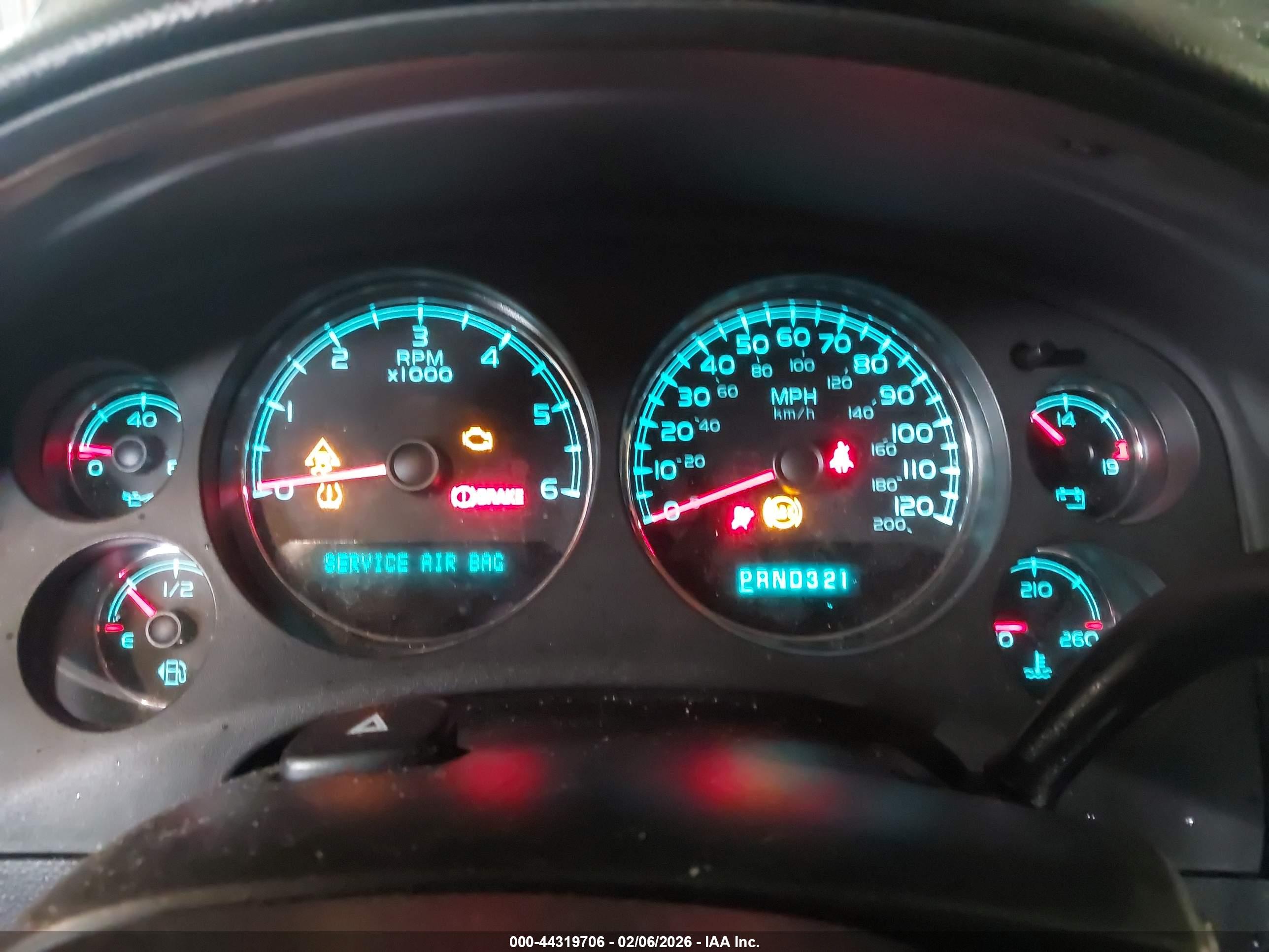 CHEVROLET SILVERADO image 7