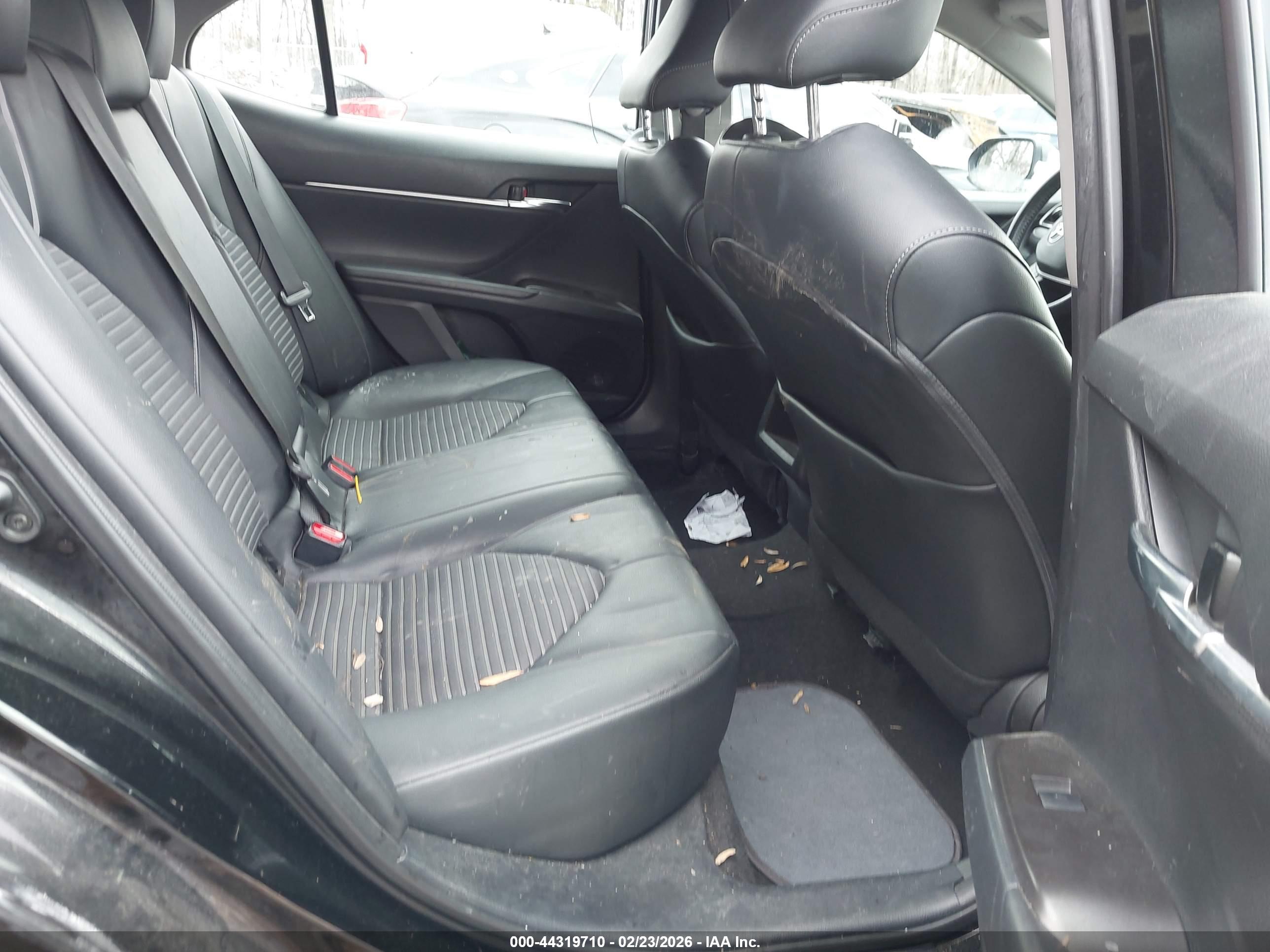 TOYOTA CAMRY image 8
