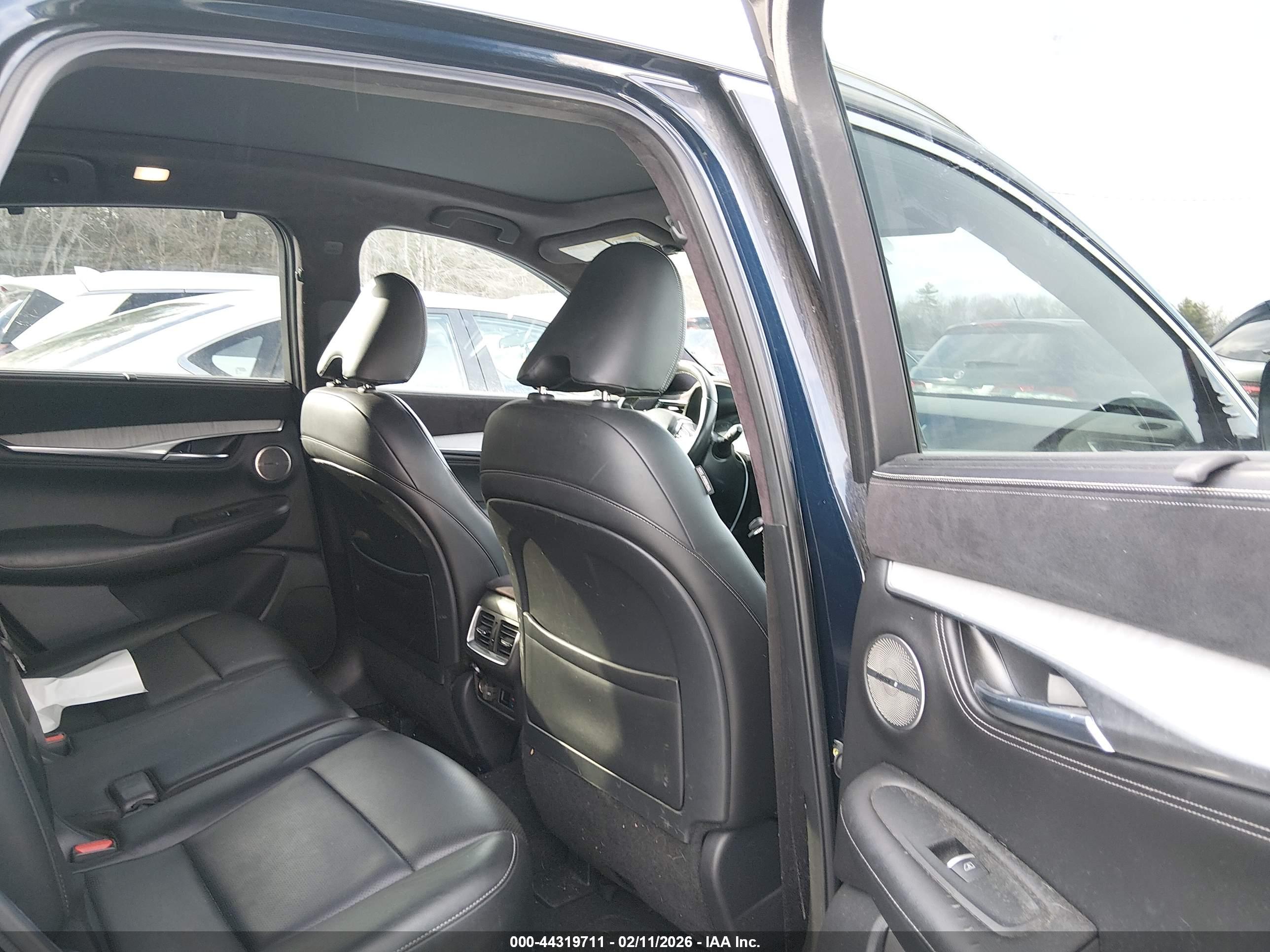 INFINITI QX50 image 8