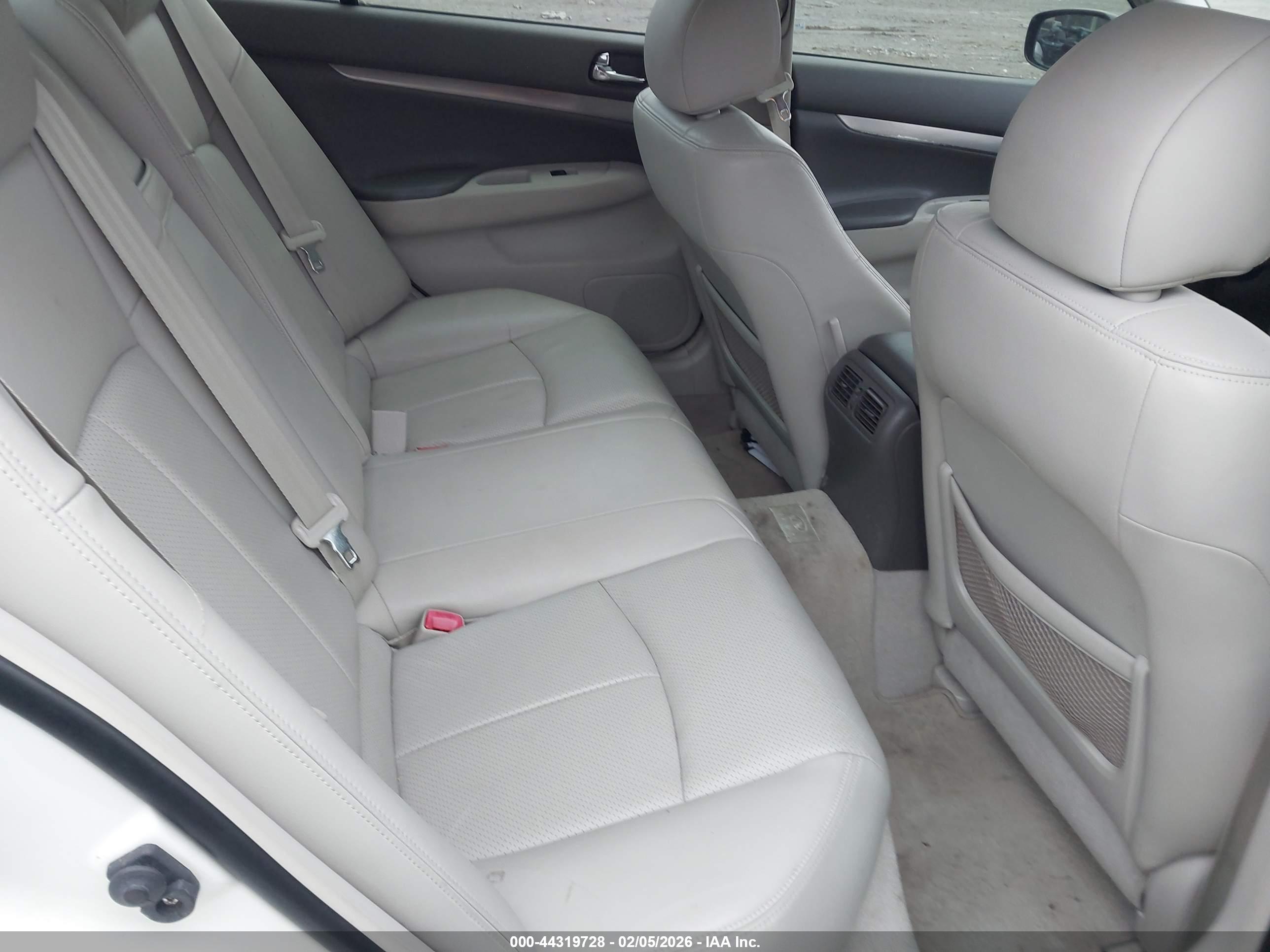INFINITI G25 image 8