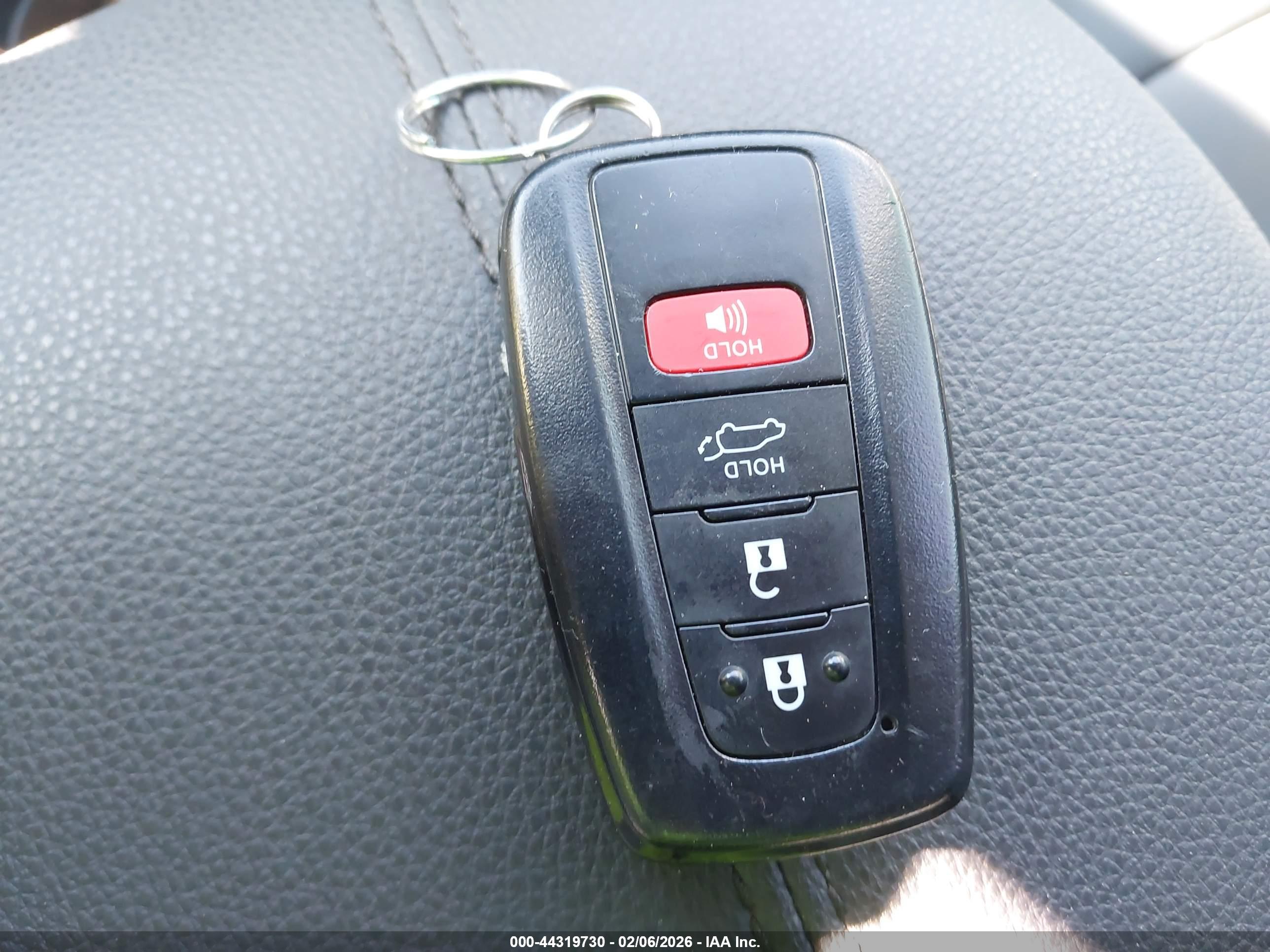 TOYOTA RAV4 image 11
