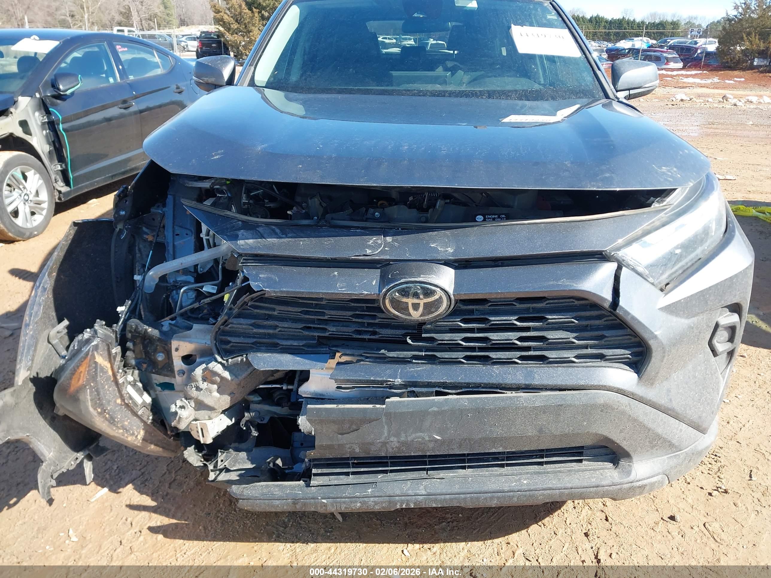 TOYOTA RAV4 image 6