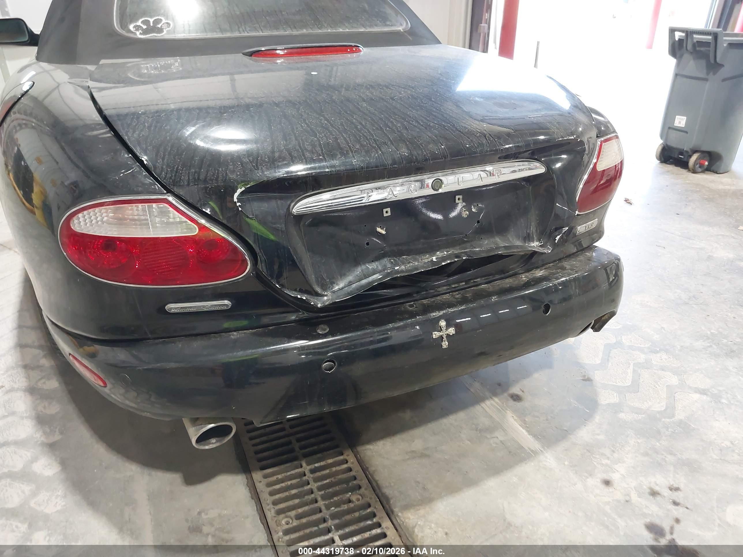JAGUAR XK8 image 6