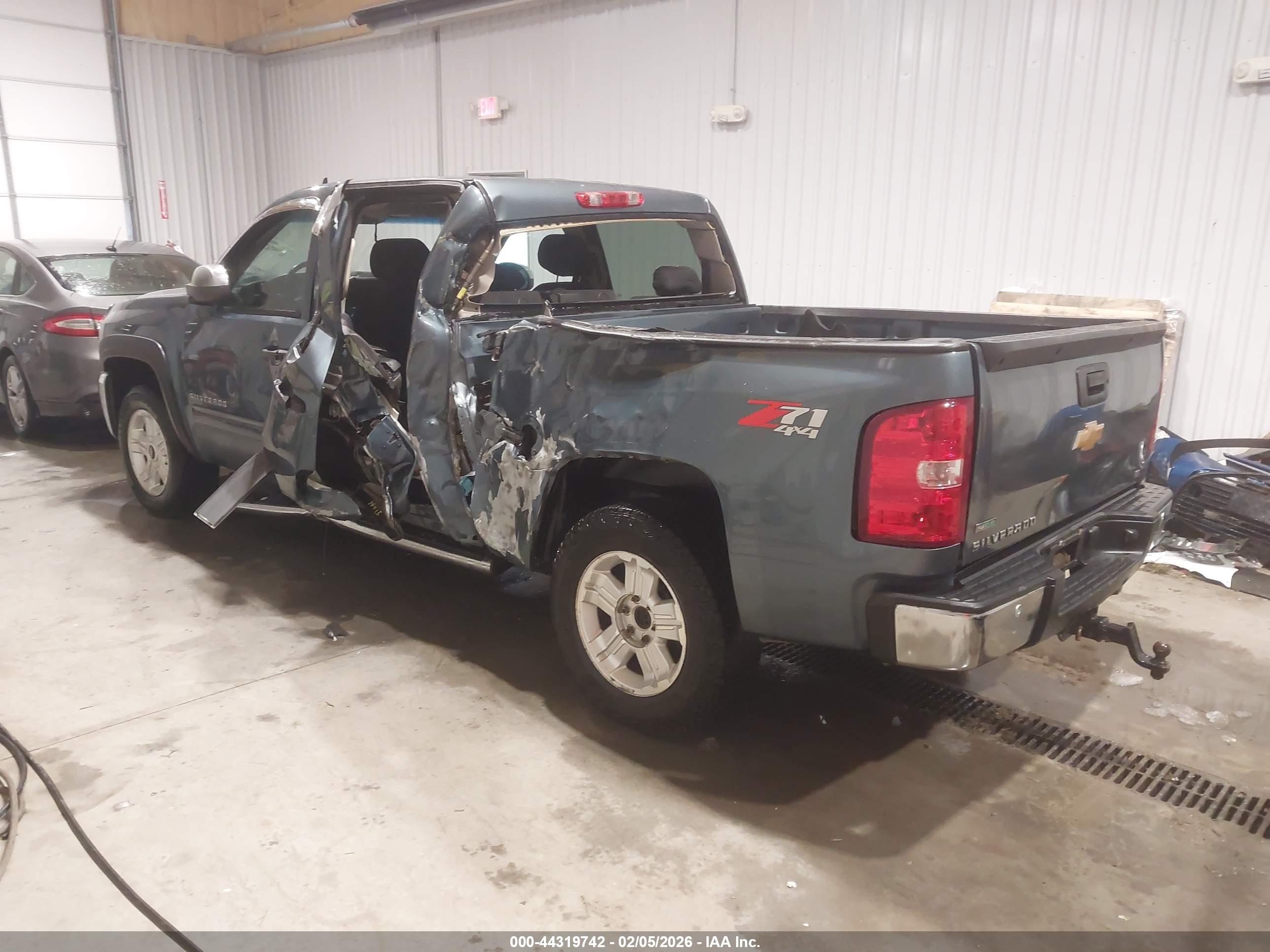 CHEVROLET SILVERADO image 3