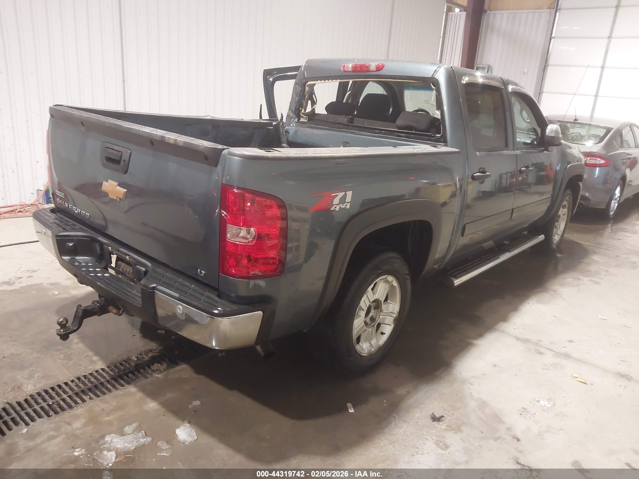CHEVROLET SILVERADO image 4