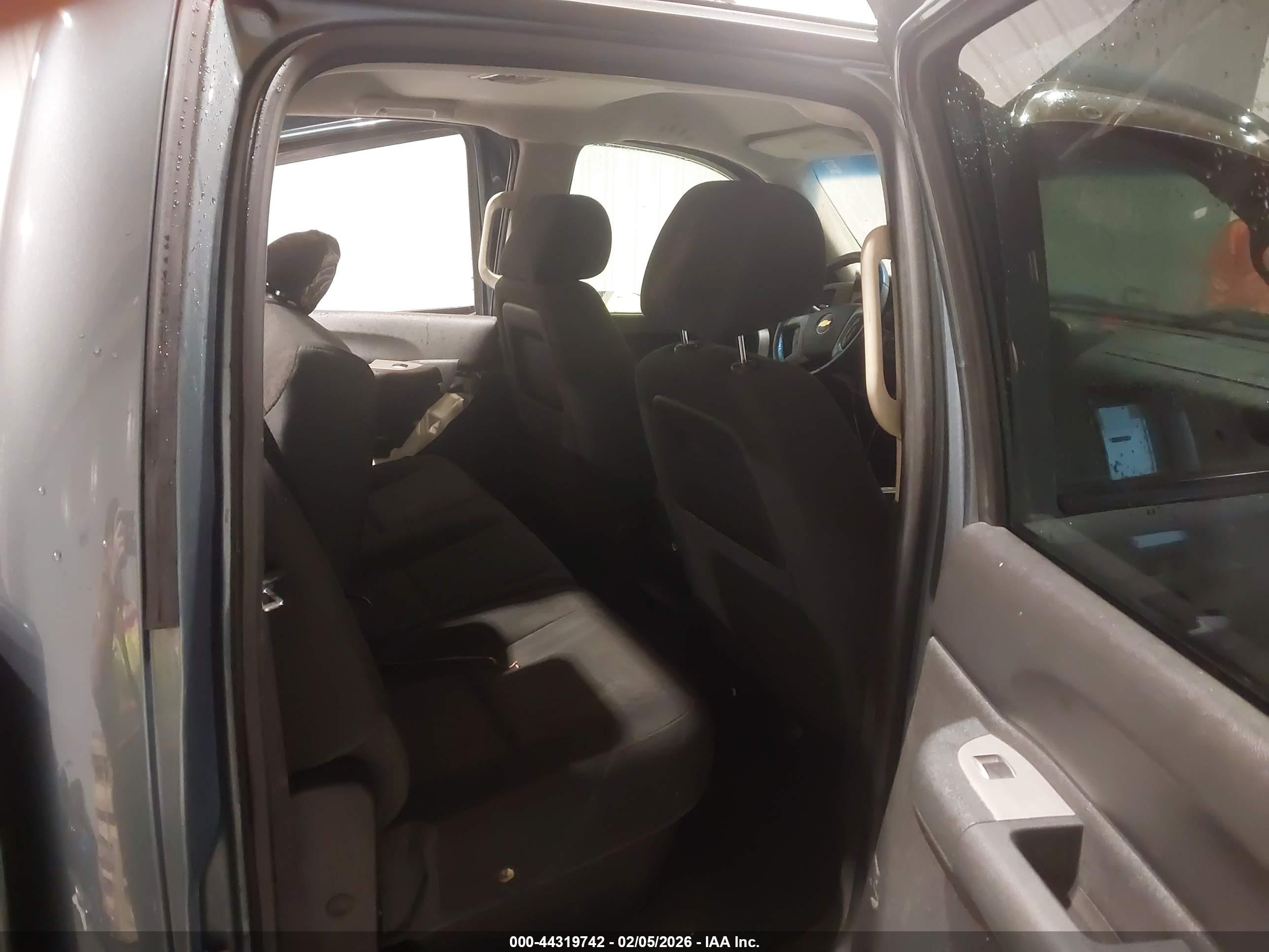 CHEVROLET SILVERADO image 8