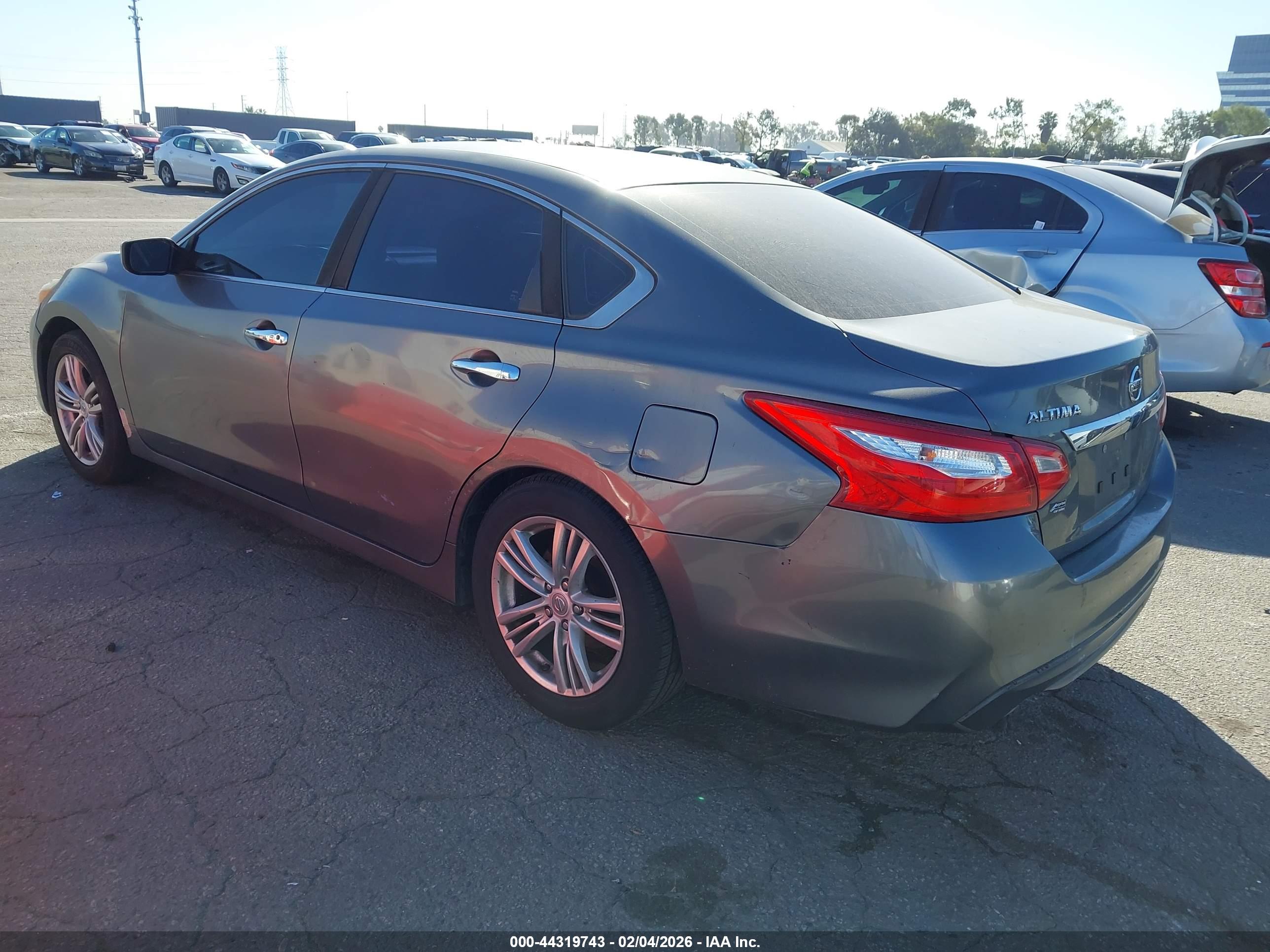 NISSAN ALTIMA image 3