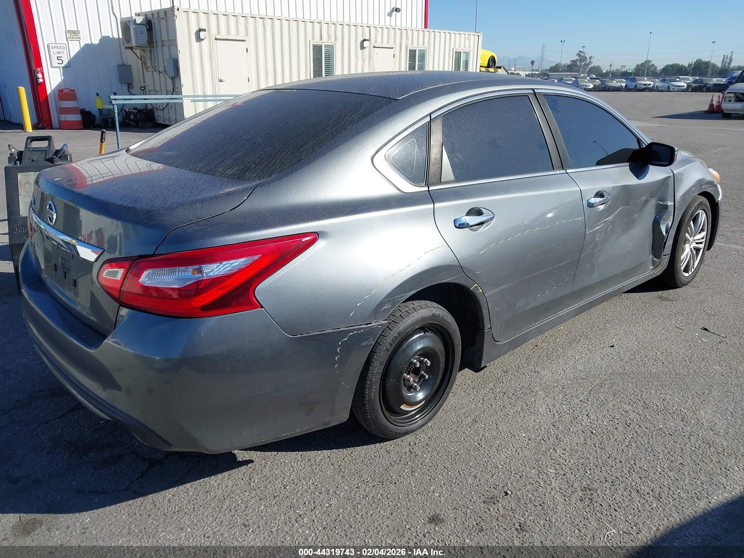 NISSAN ALTIMA image 4
