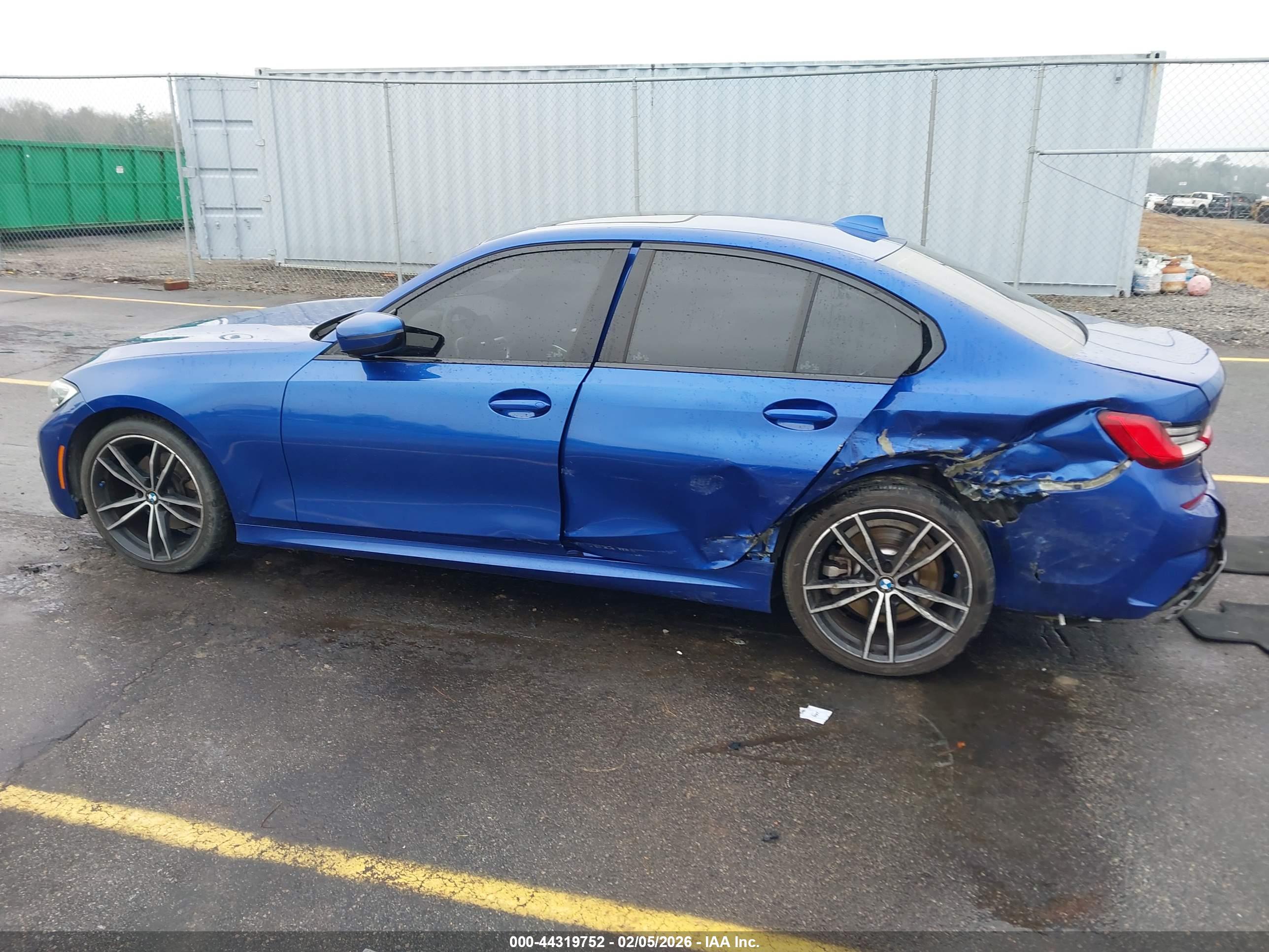 BMW 330I image 3