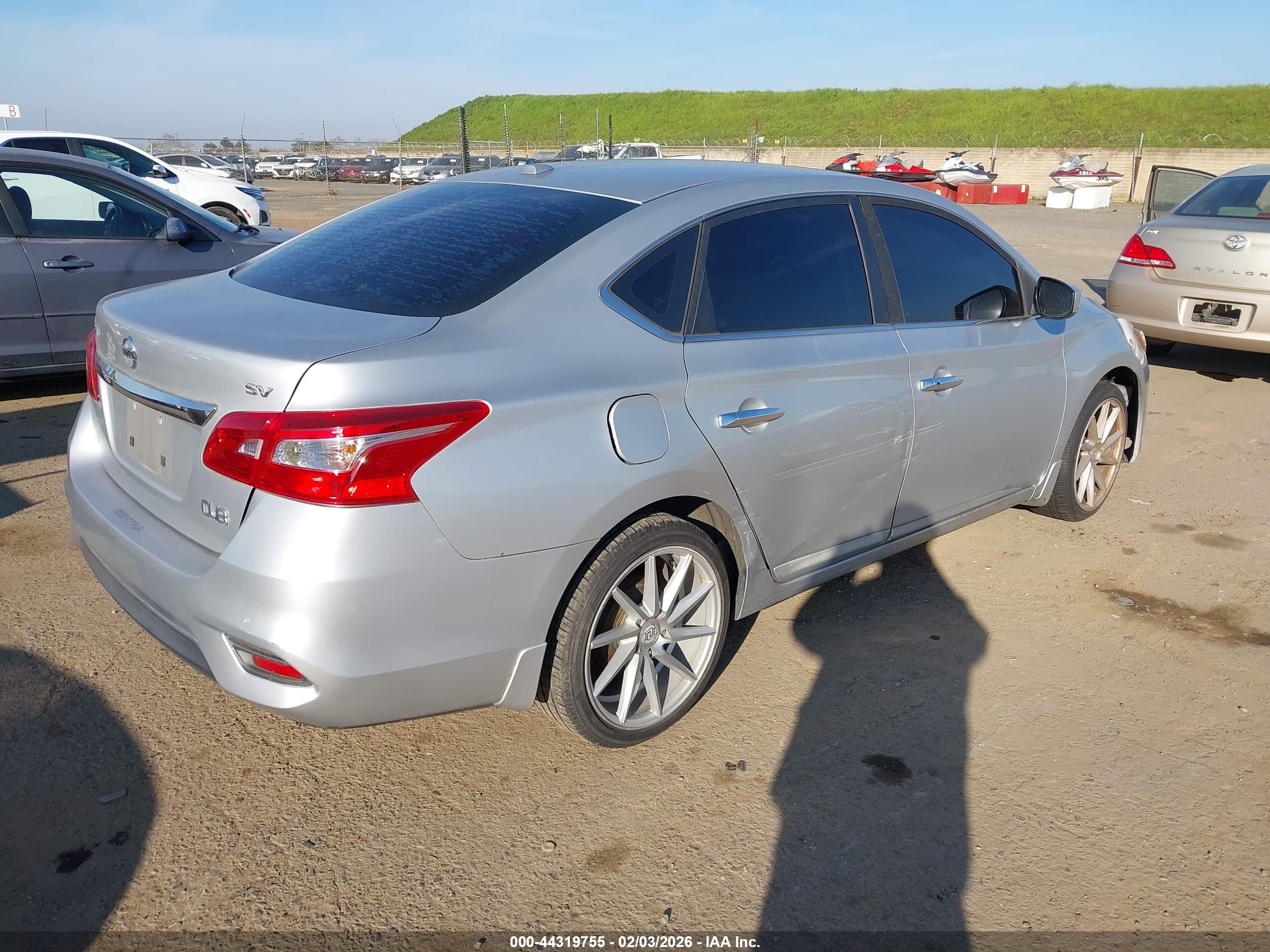 NISSAN SENTRA image 4