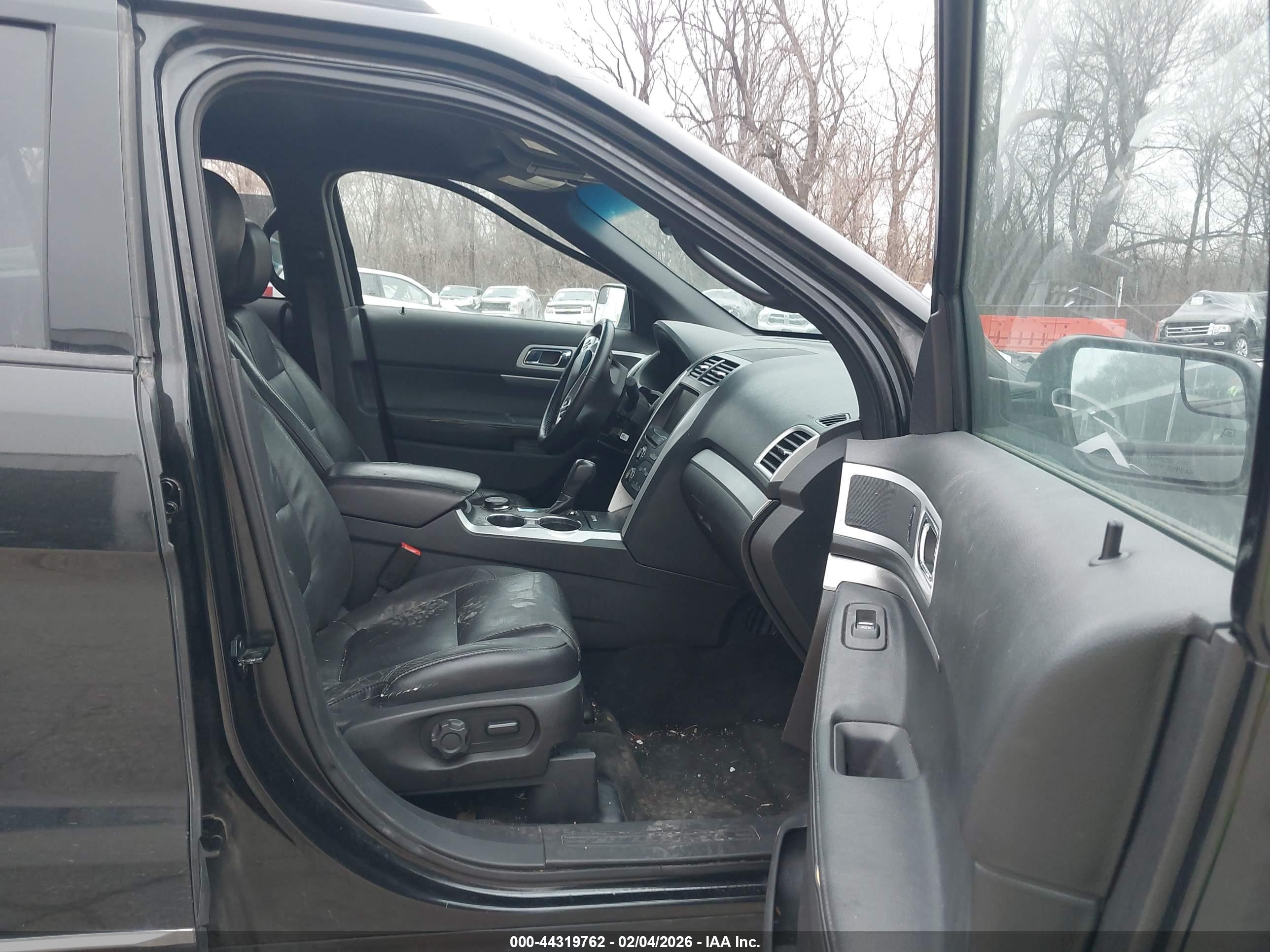 FORD EXPLORER image 5