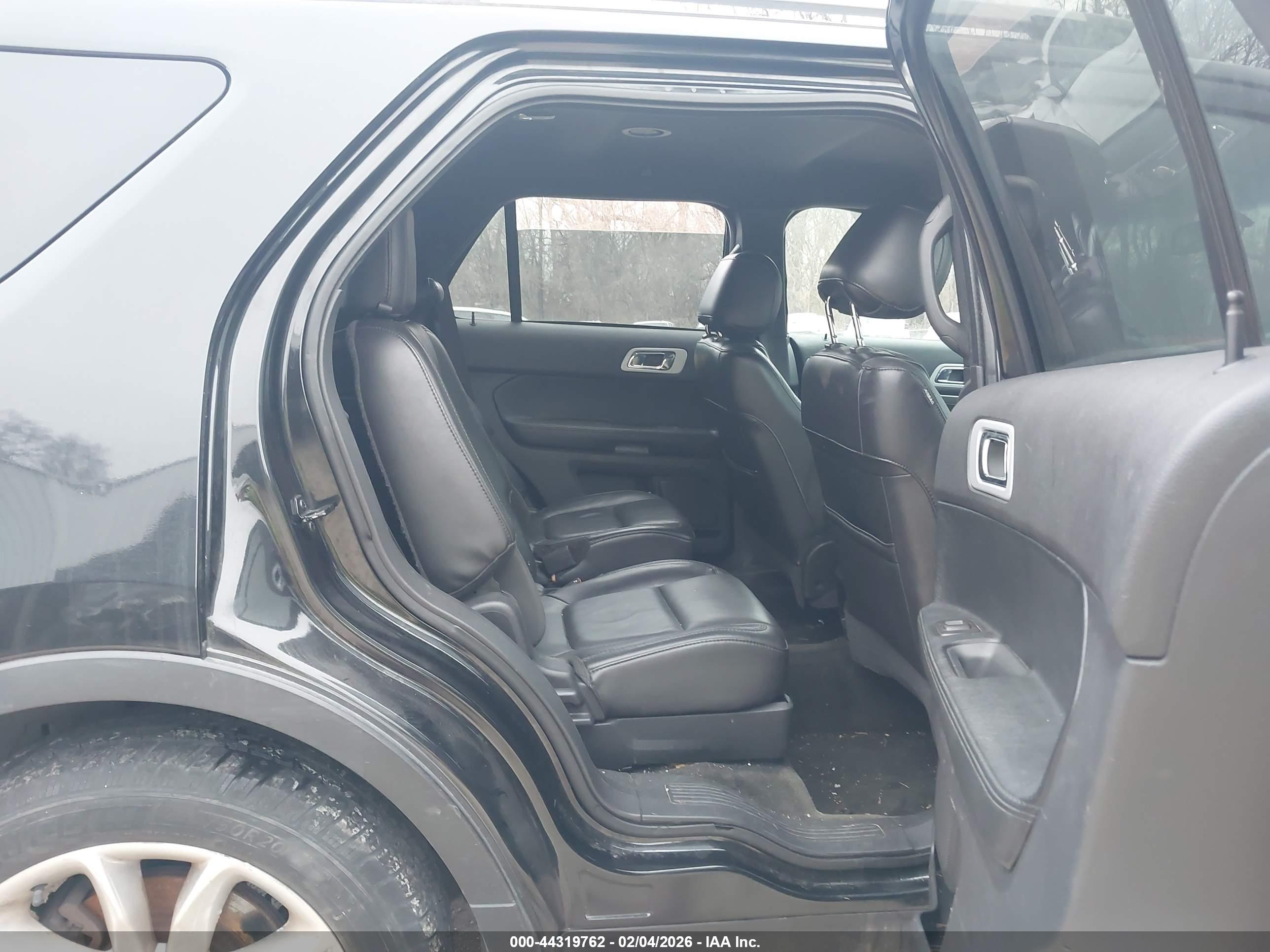 FORD EXPLORER image 8