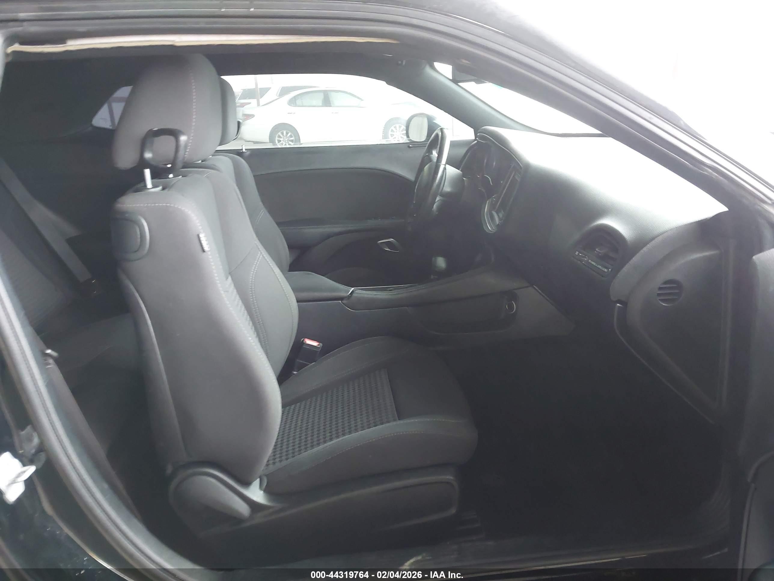 DODGE CHALLENGER image 5