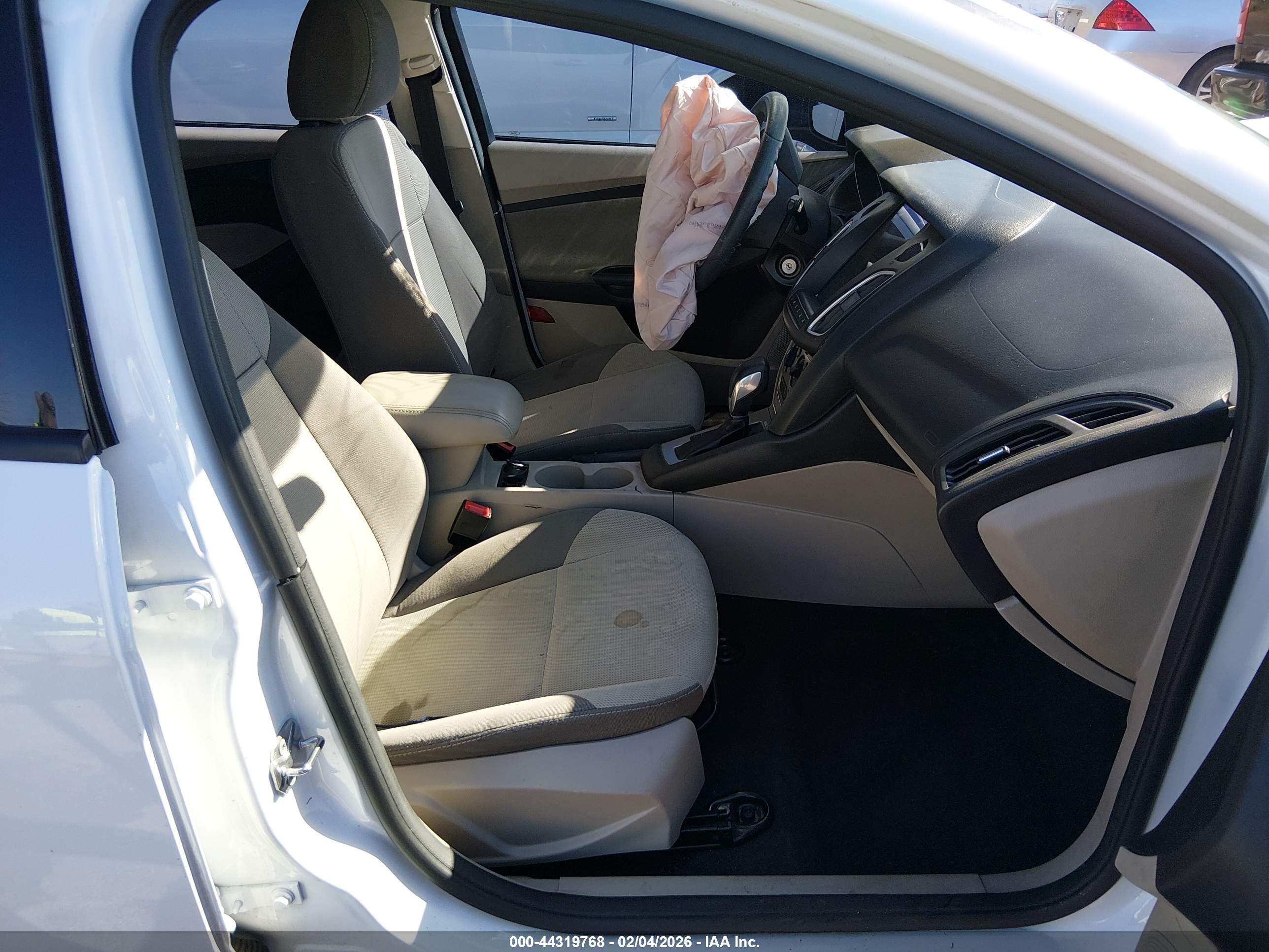 FORD FOCUS image 5