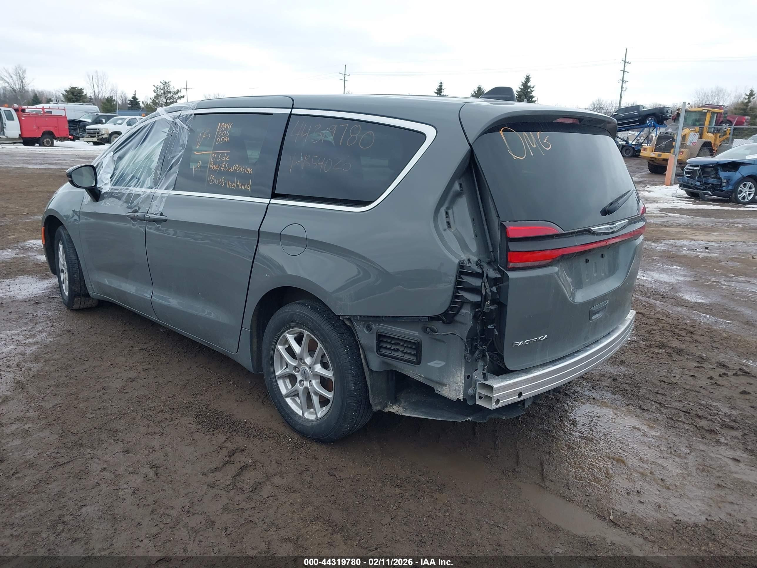 CHRYSLER PACIFICA image 3