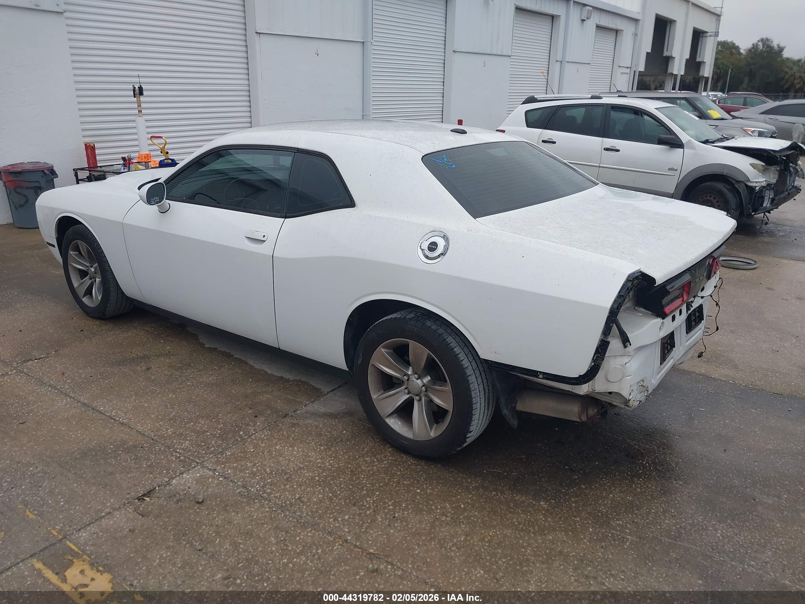 DODGE CHALLENGER image 3
