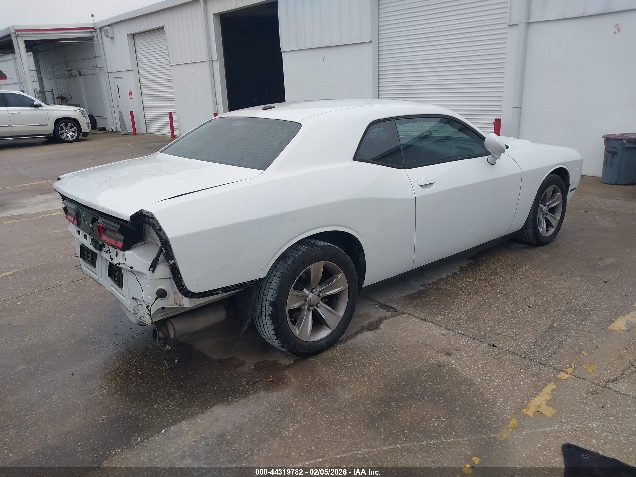 DODGE CHALLENGER image 4