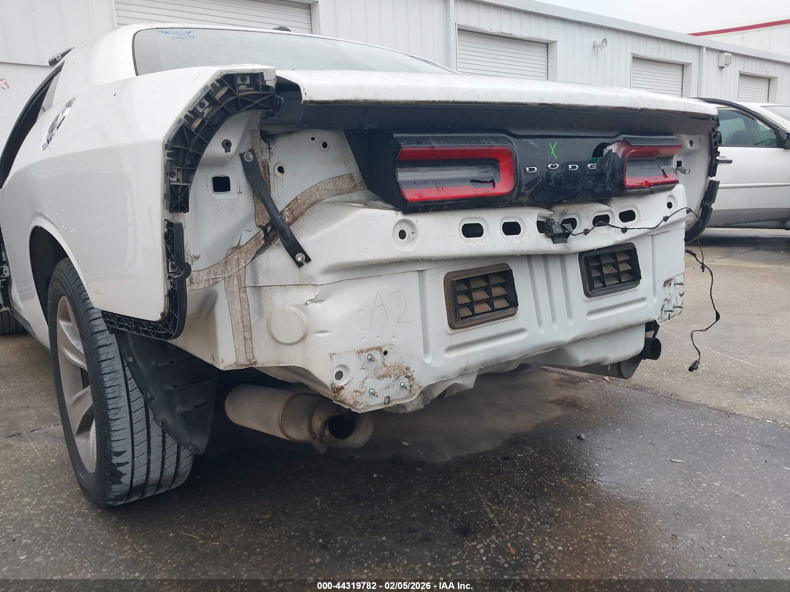 DODGE CHALLENGER image 6