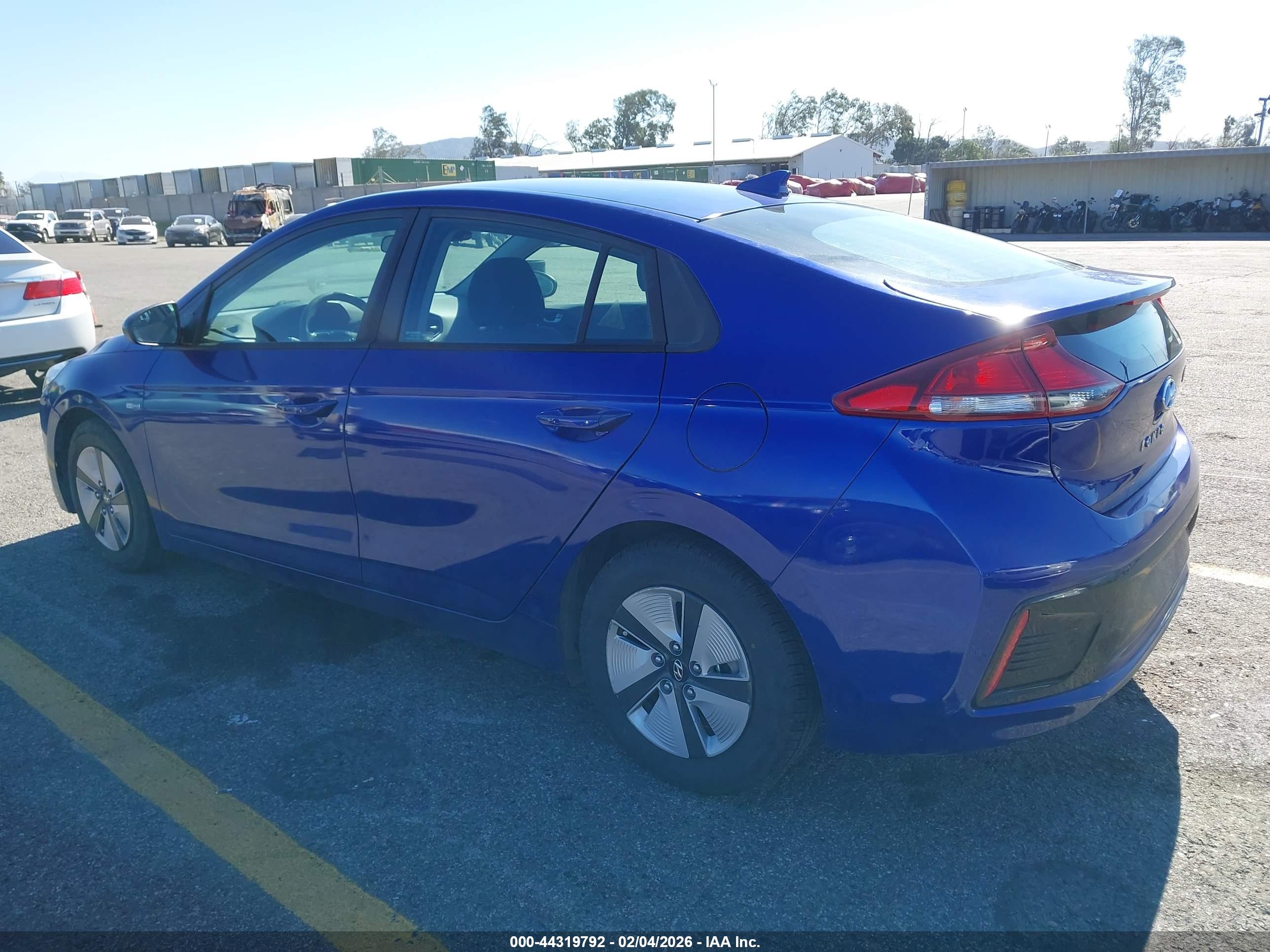 HYUNDAI IONIQ image 3